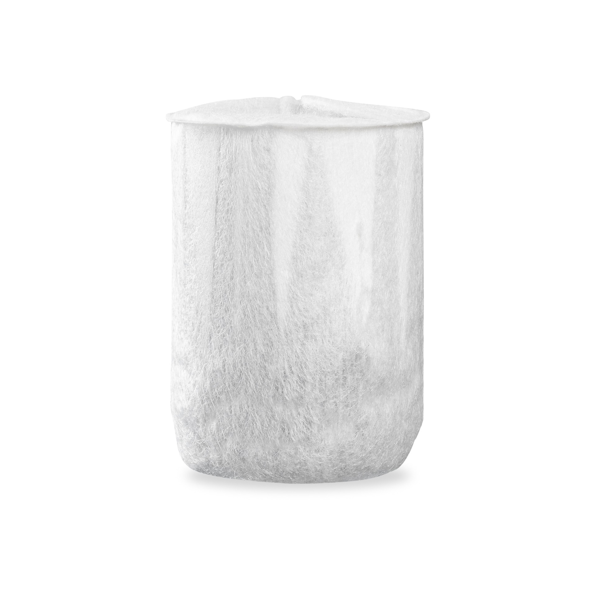 Een witte, cilindrische filter. Het is een hoge, poreuze stoffen buis.