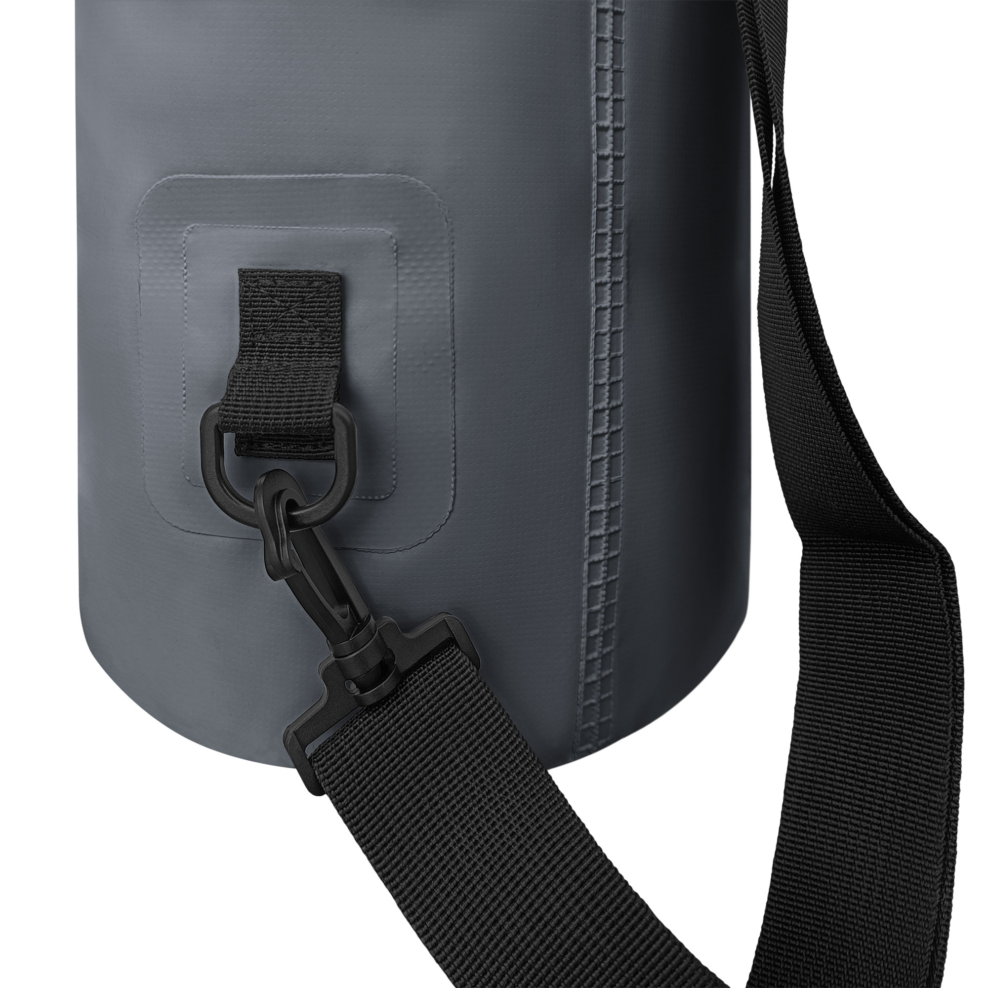 Primer plano de una bolsa impermeable gris. También son visibles una correa y un clip negros.
