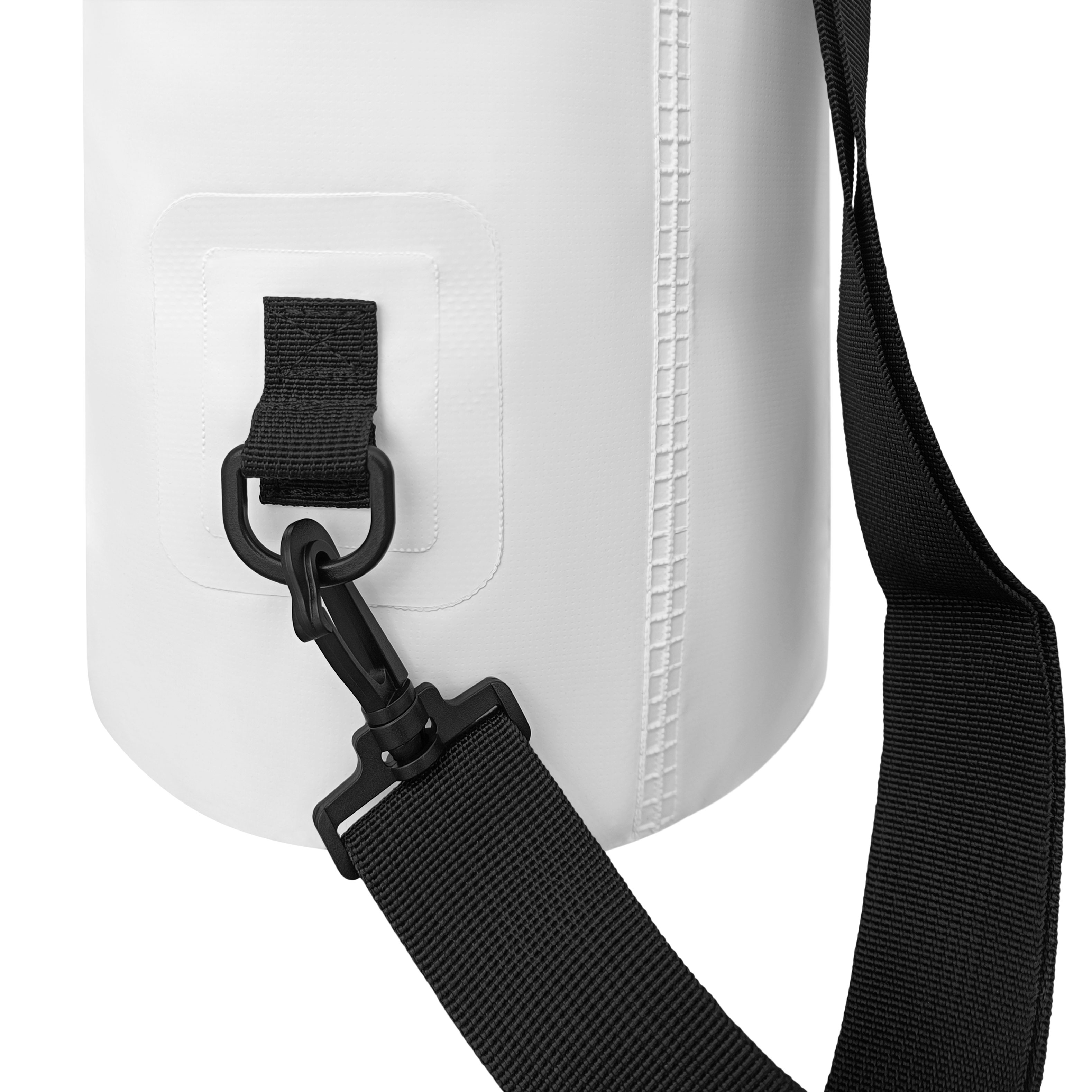 Bolsa impermeable blanca con correa y hebilla negra, toma de primer plano.