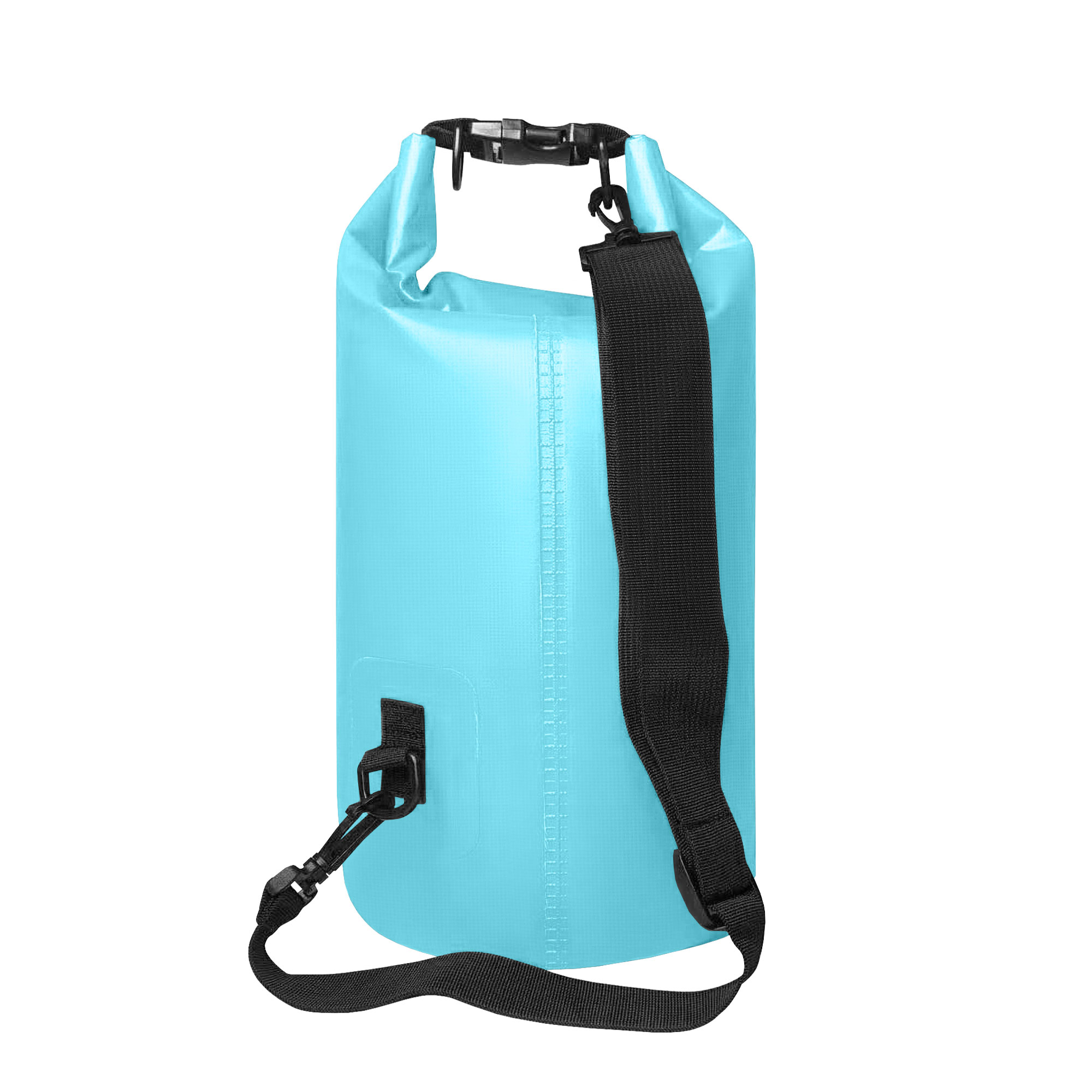 Una bolsa seca impermeable azul con correa y hebilla negras, aislada sobre fondo blanco.