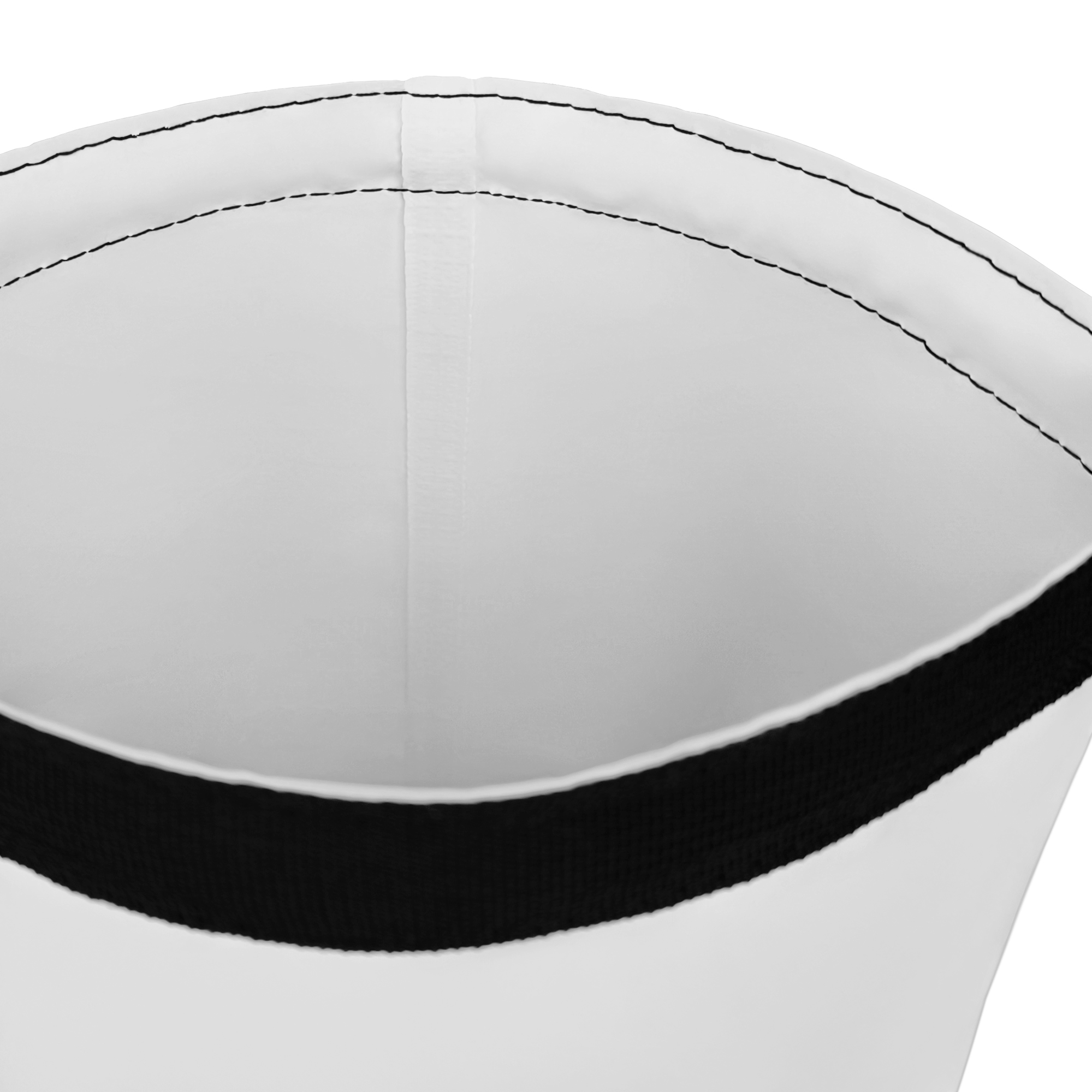 Interior de mascarilla blanca, con ribete negro, vista superior.