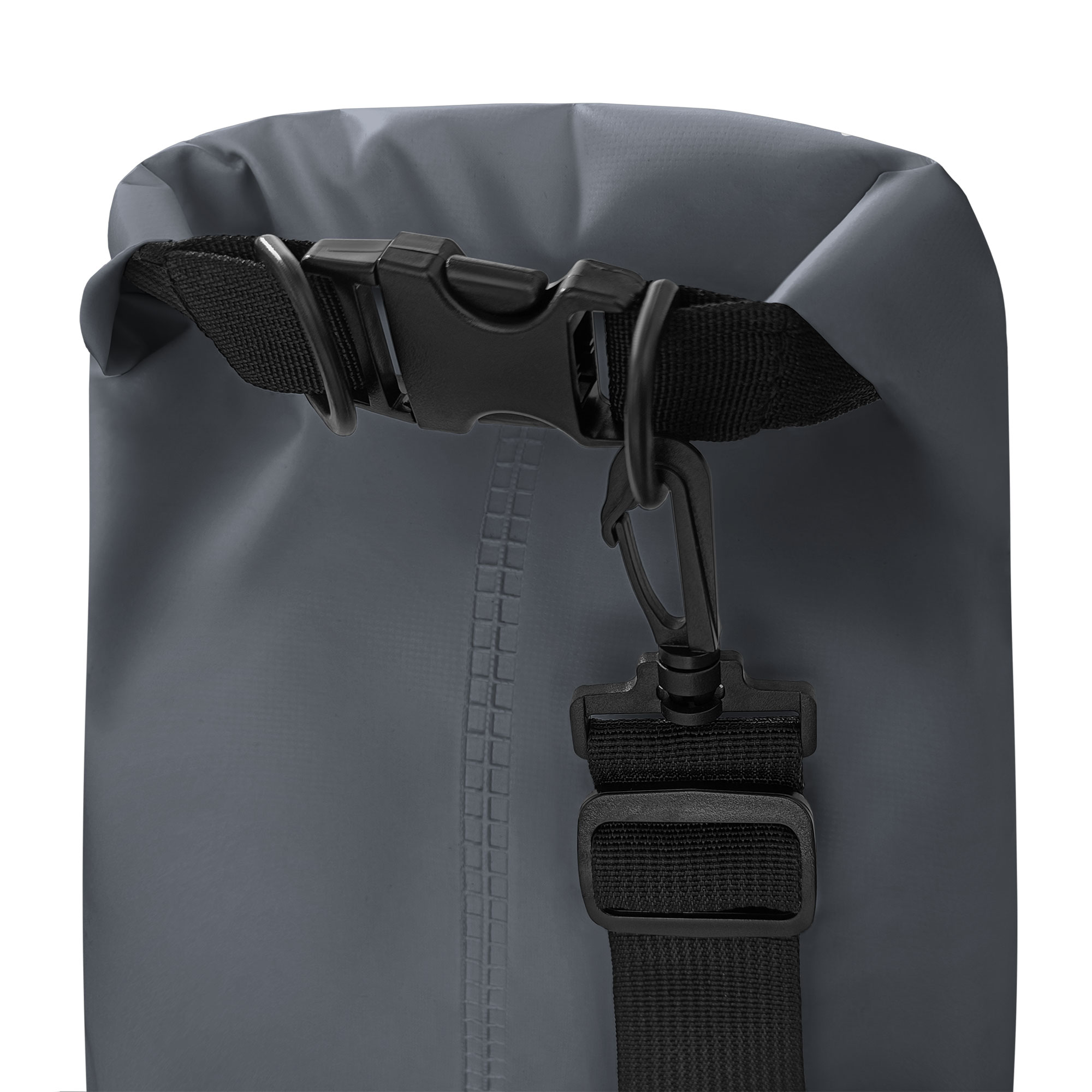 Primer plano de la hebilla y la correa negras de una bolsa impermeable gris. Abierta y cerrada.