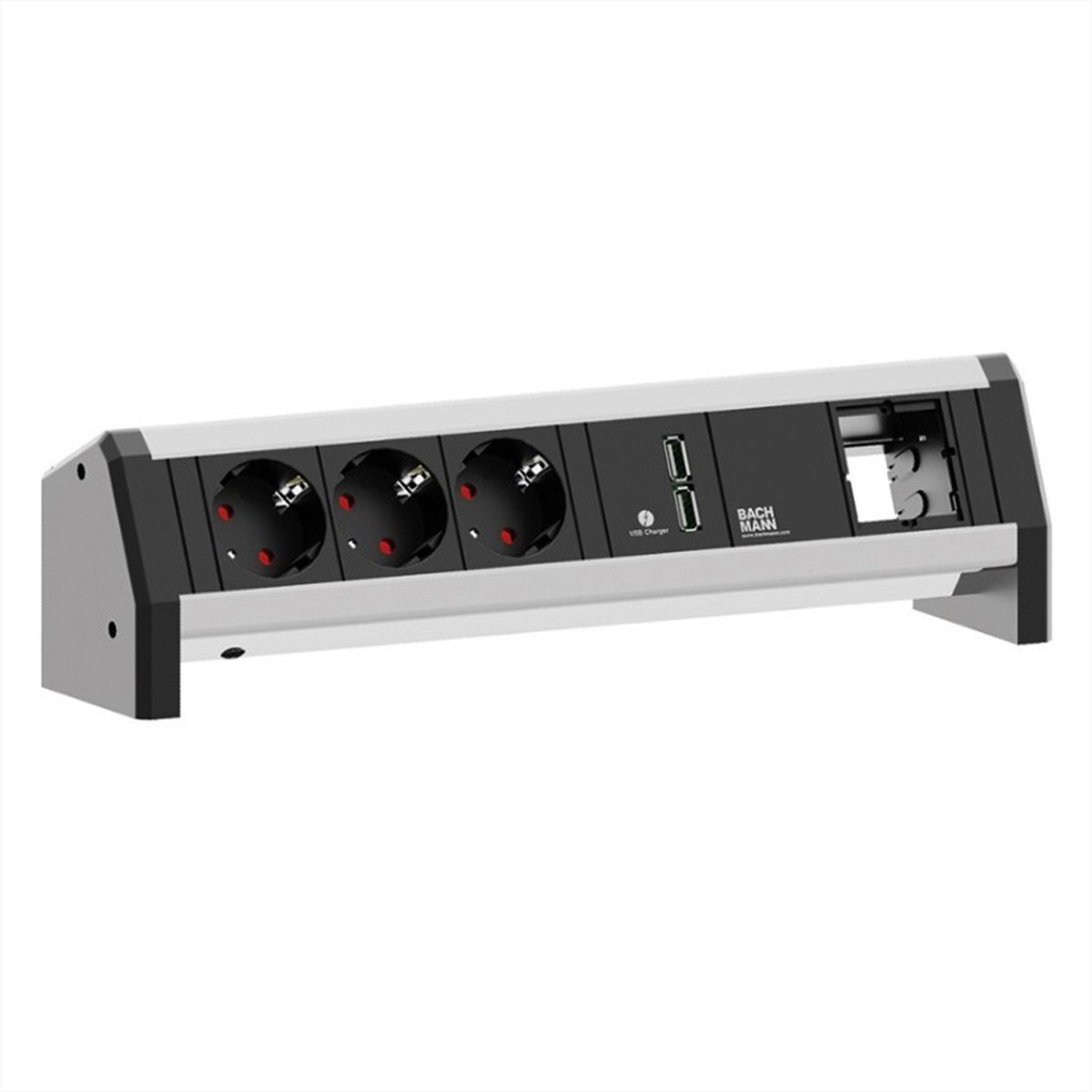 Een zilveren stopcontact met drie stopcontacten, USB-poorten en een witte achtergrond.