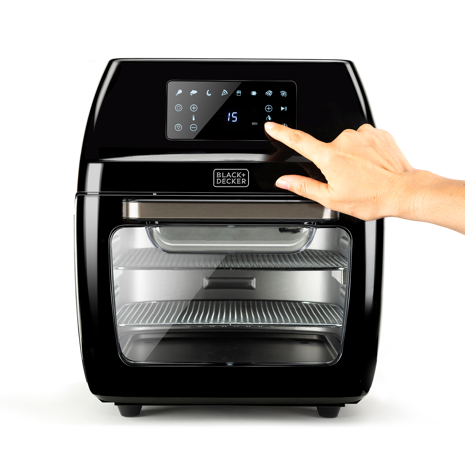Czarna frytownica beztłuszczowa z dłonią dotykającą panelu sterowania. Ma szklane drzwi.
