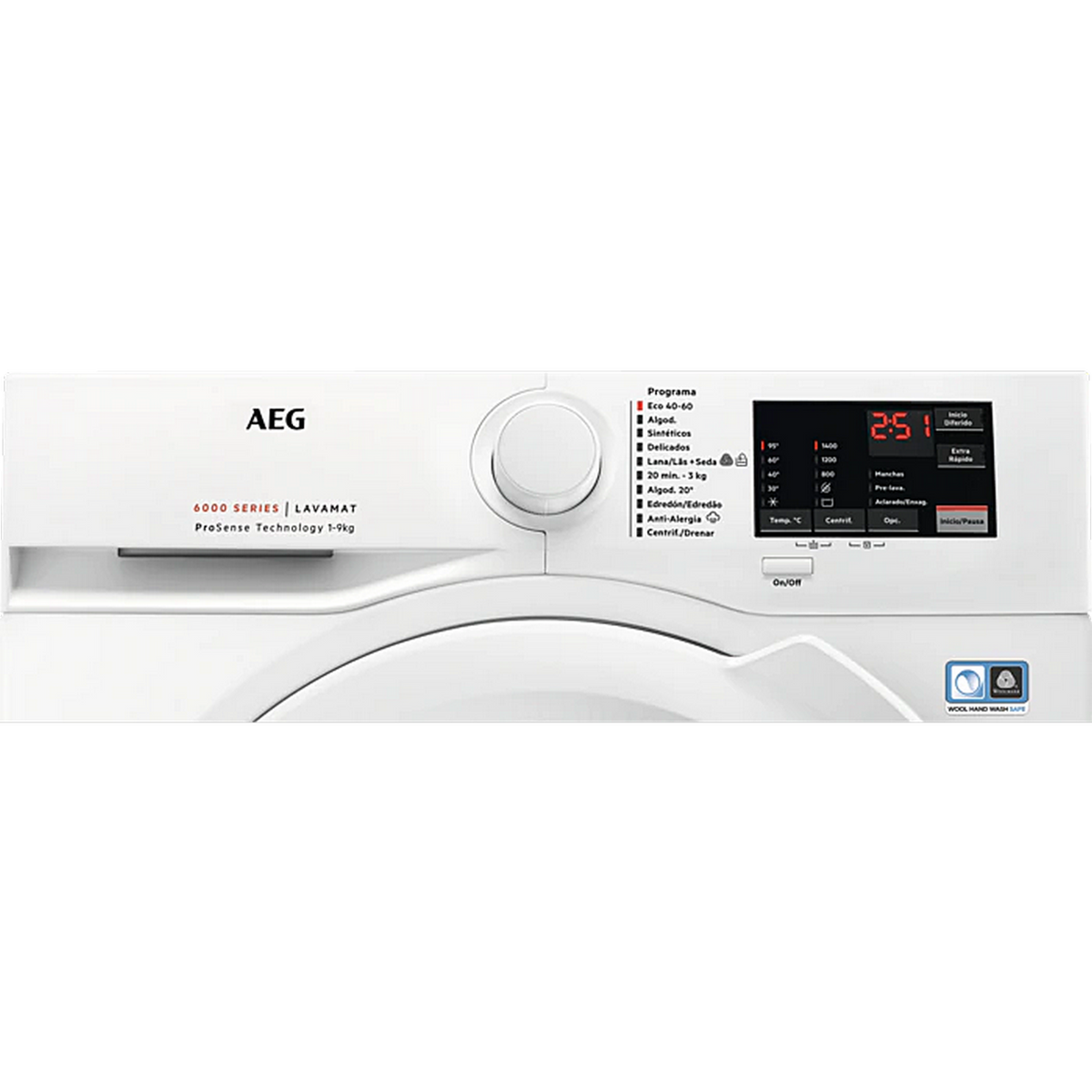 Biały panel sterowania pralki z wyświetlaczem i pokrętłem. Białe tło.