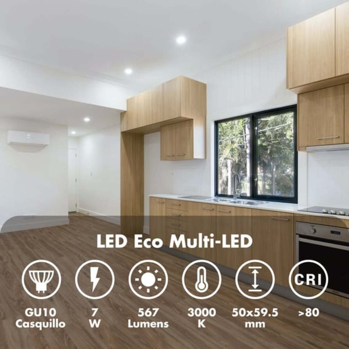 Cocina con gabinetes de madera, piso marrón y especificaciones de iluminación LED.