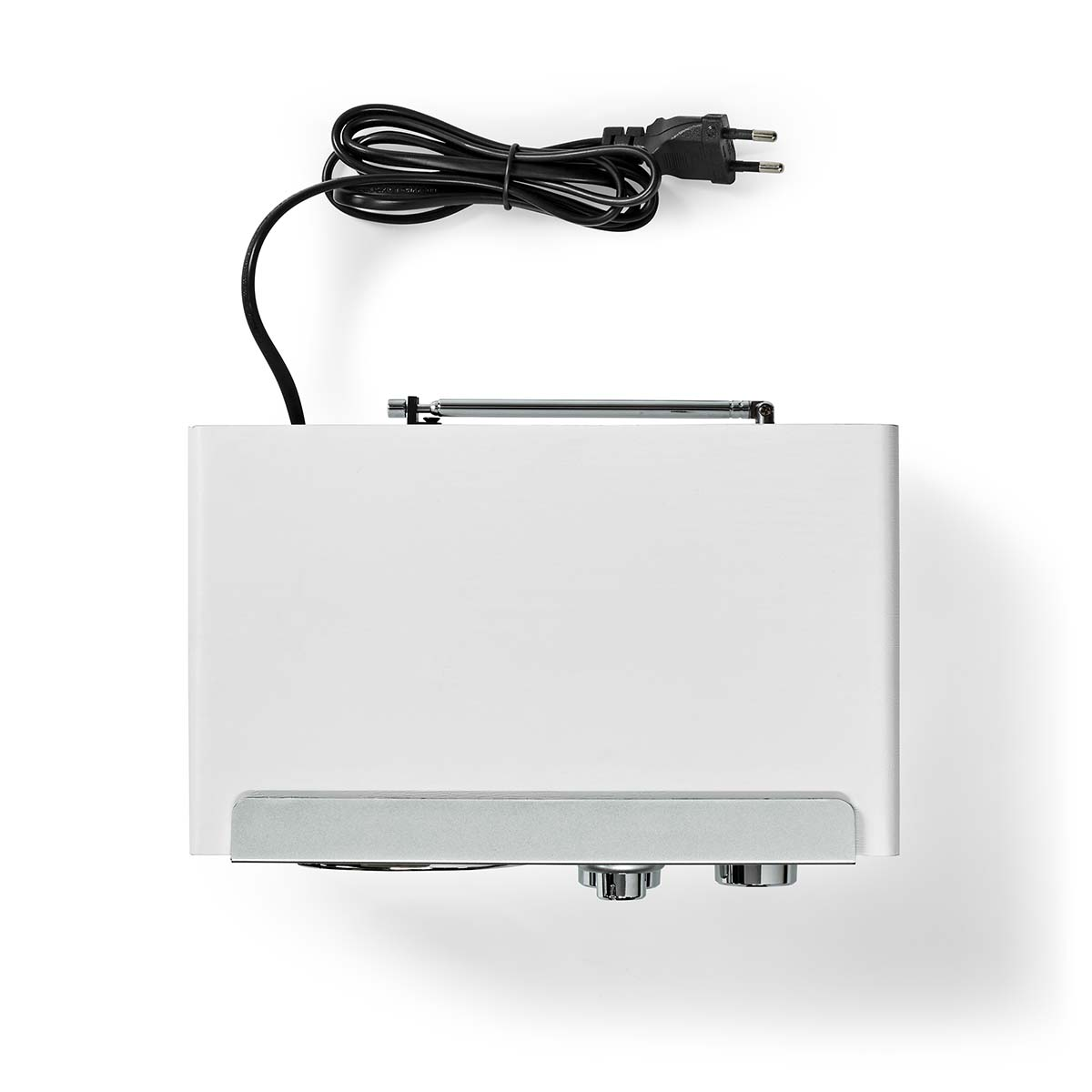 Białe radio z czarnym przewodem zasilającym i wtyczką, na białej powierzchni, z góry.