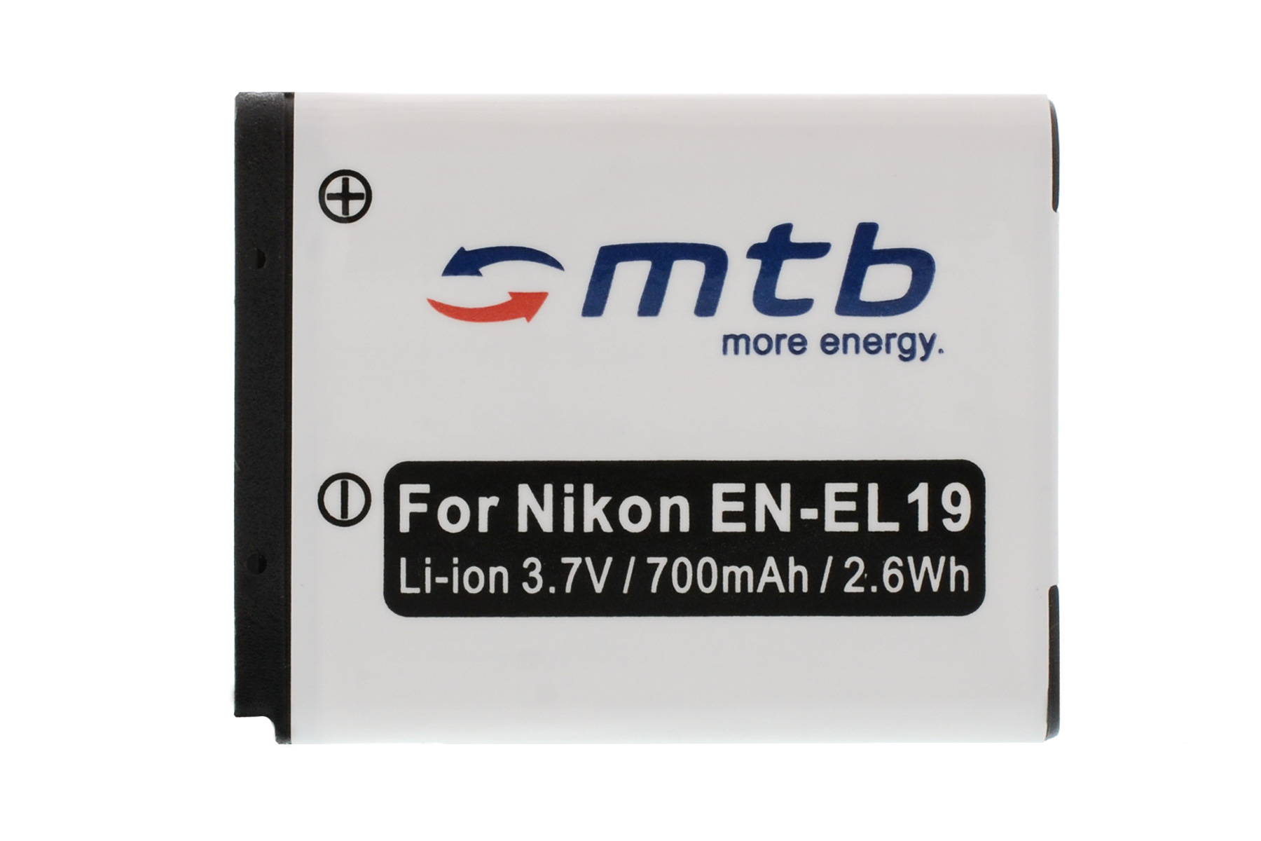 Weiße Batterie mit schwarzem und rotem Text. Sie hat ein Plus- und ein Minuszeichen. Weißer Hintergrund.