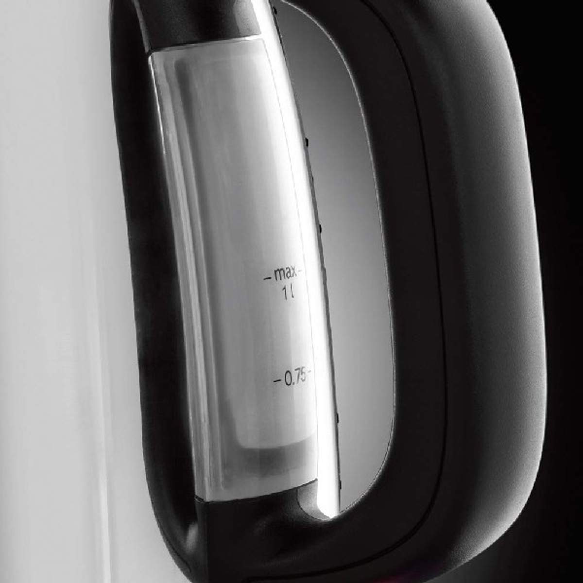 Uchwyt czajnika, pokazujący wyraźny wskaźnik poziomu wody.