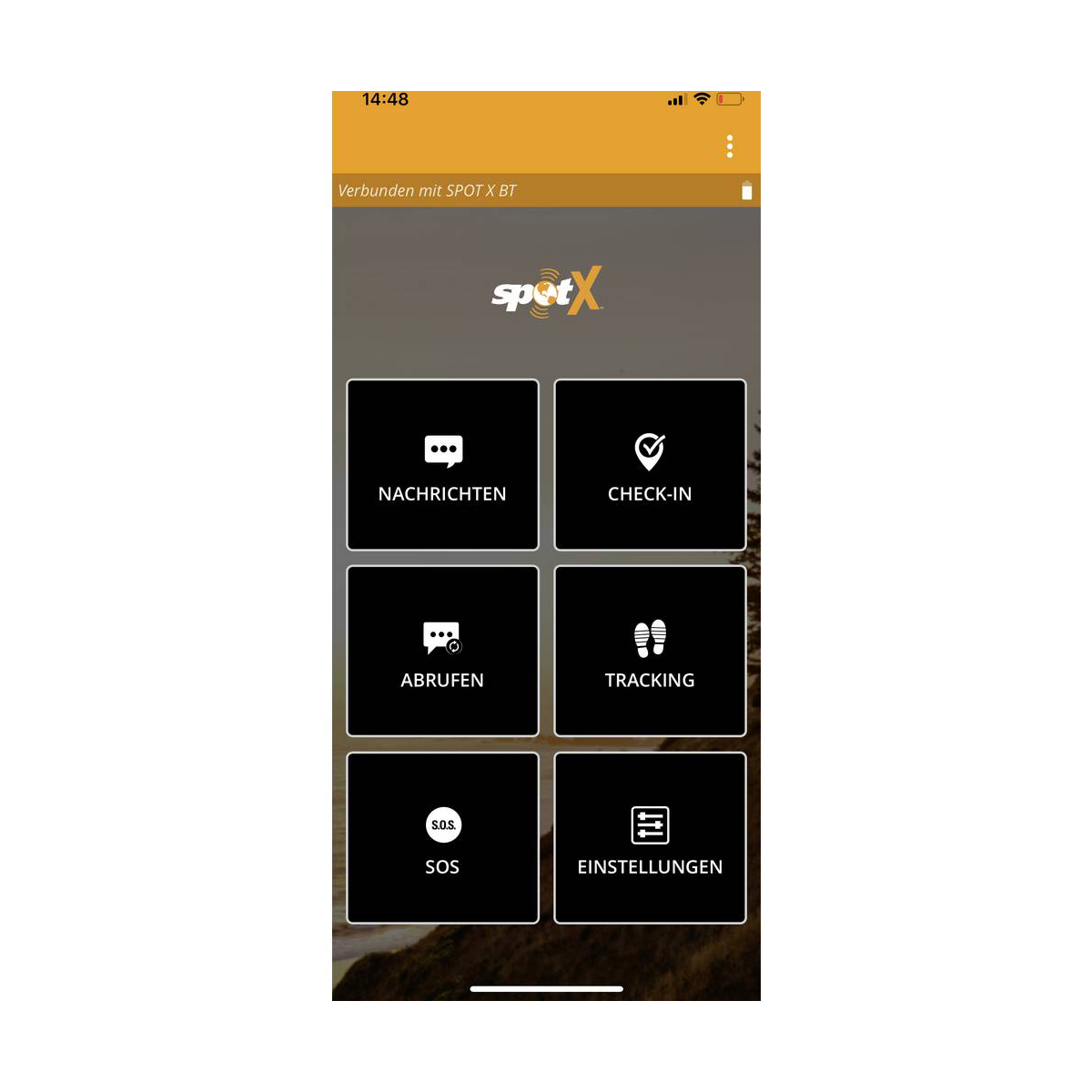 Ein Smartphone-Bildschirm, der eine App mit Symbolen und Text zeigt. Der Bildschirm liegt auf einem Tisch.