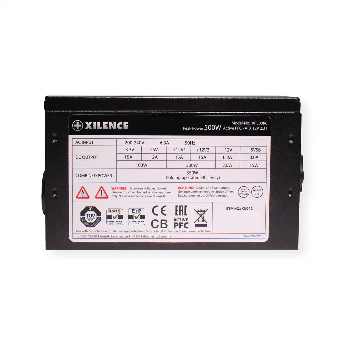 Czarny zasilacz do komputera z tabelą specyfikacji. Widoczne logo marki i etykiety ostrzegawcze.