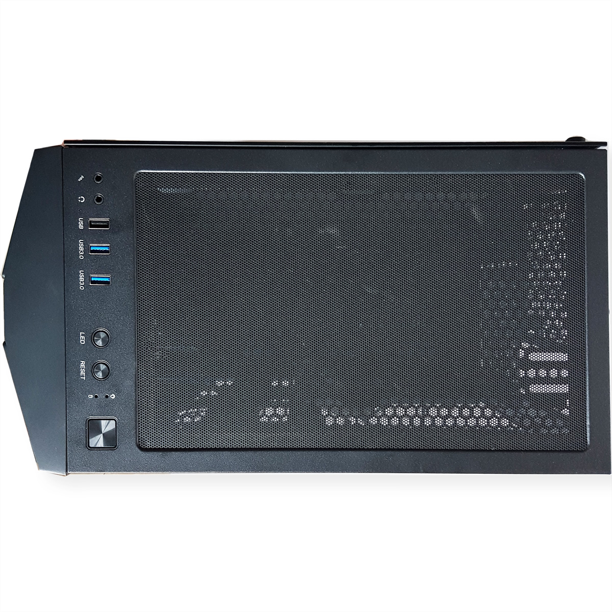 Draufsicht auf ein schwarzes Computergehäuse mit Anschlüssen und Mesh-Front.