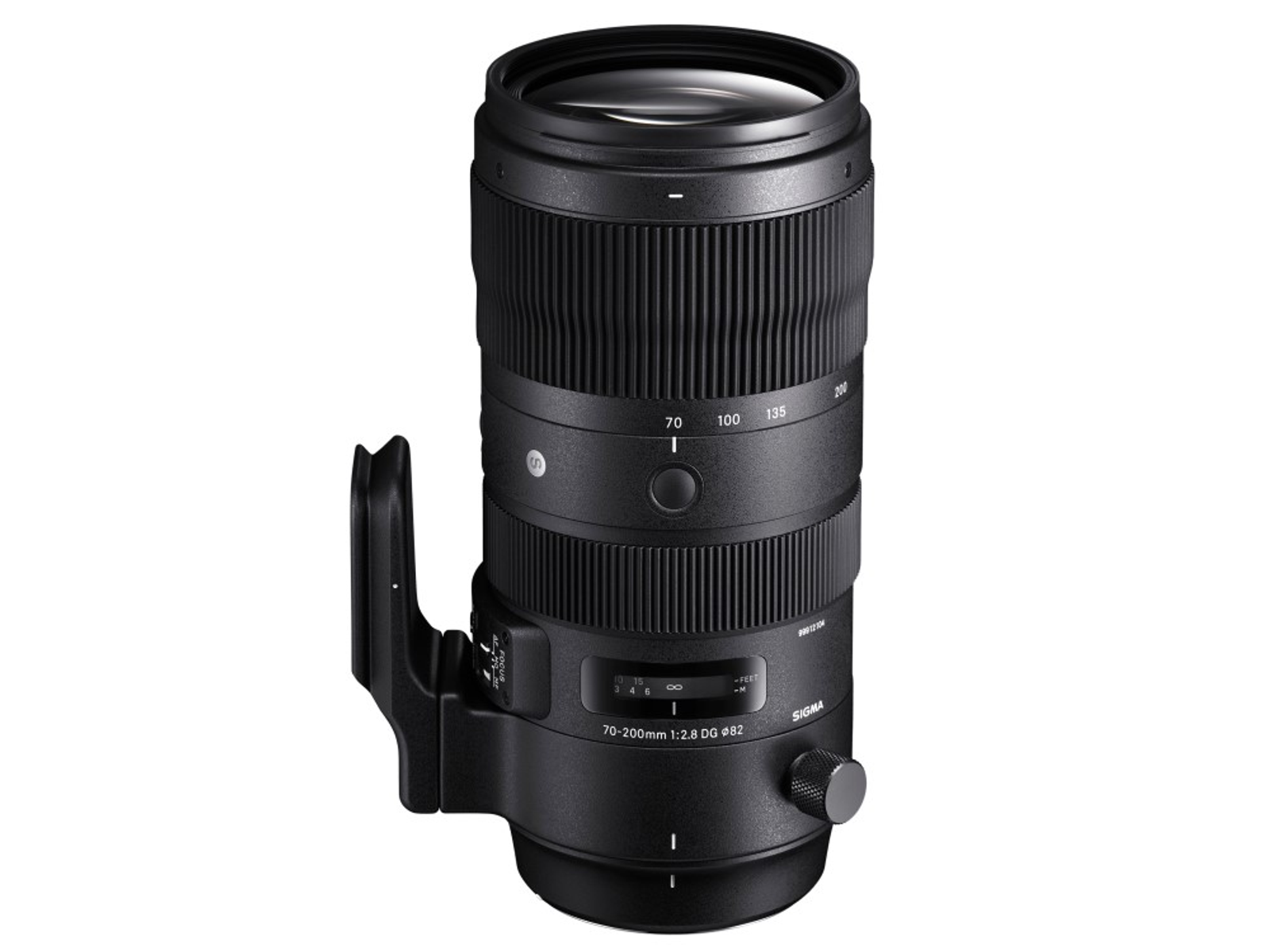 Un obiettivo Sigma 70-200mm f/2.8 DG nero con ghiere di messa a fuoco e zoom, e un attacco per paraluce.
