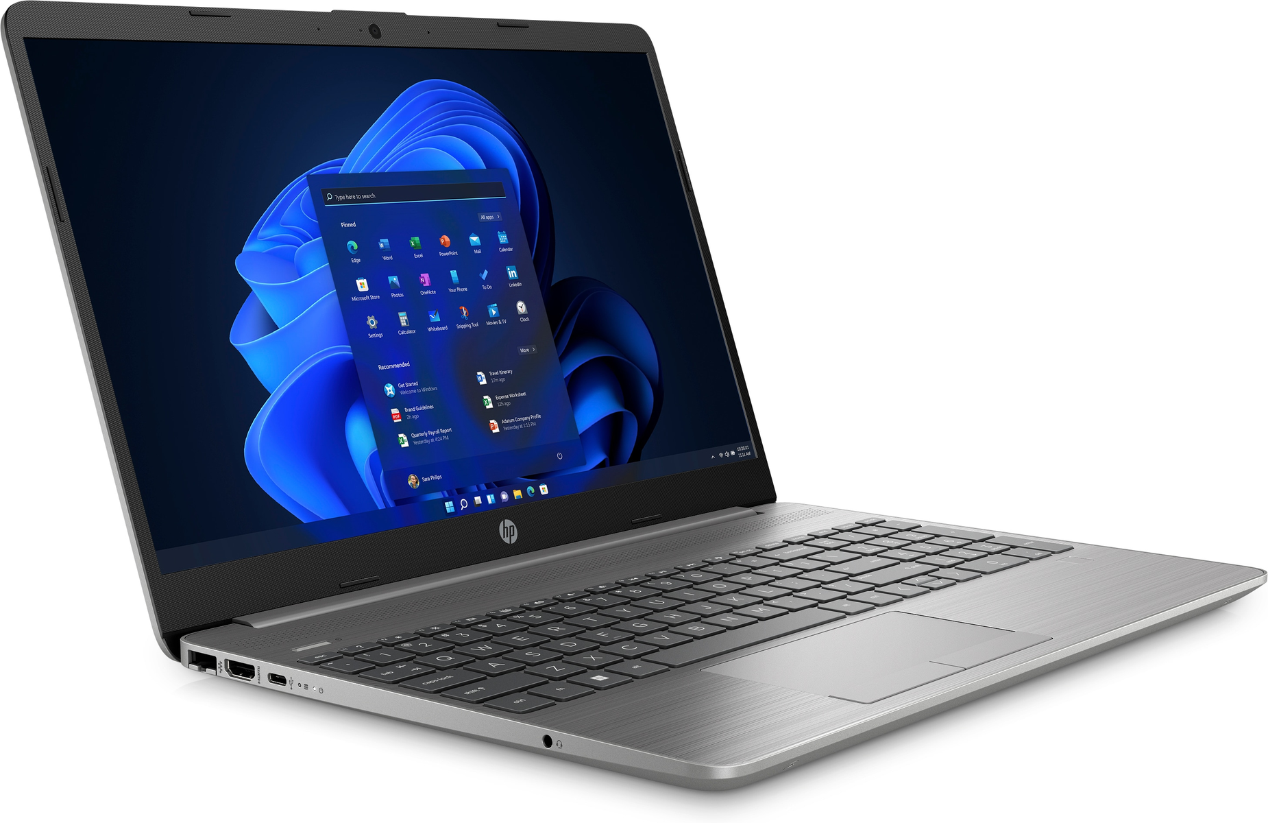 Portátil plateado con Windows 11 en pantalla.