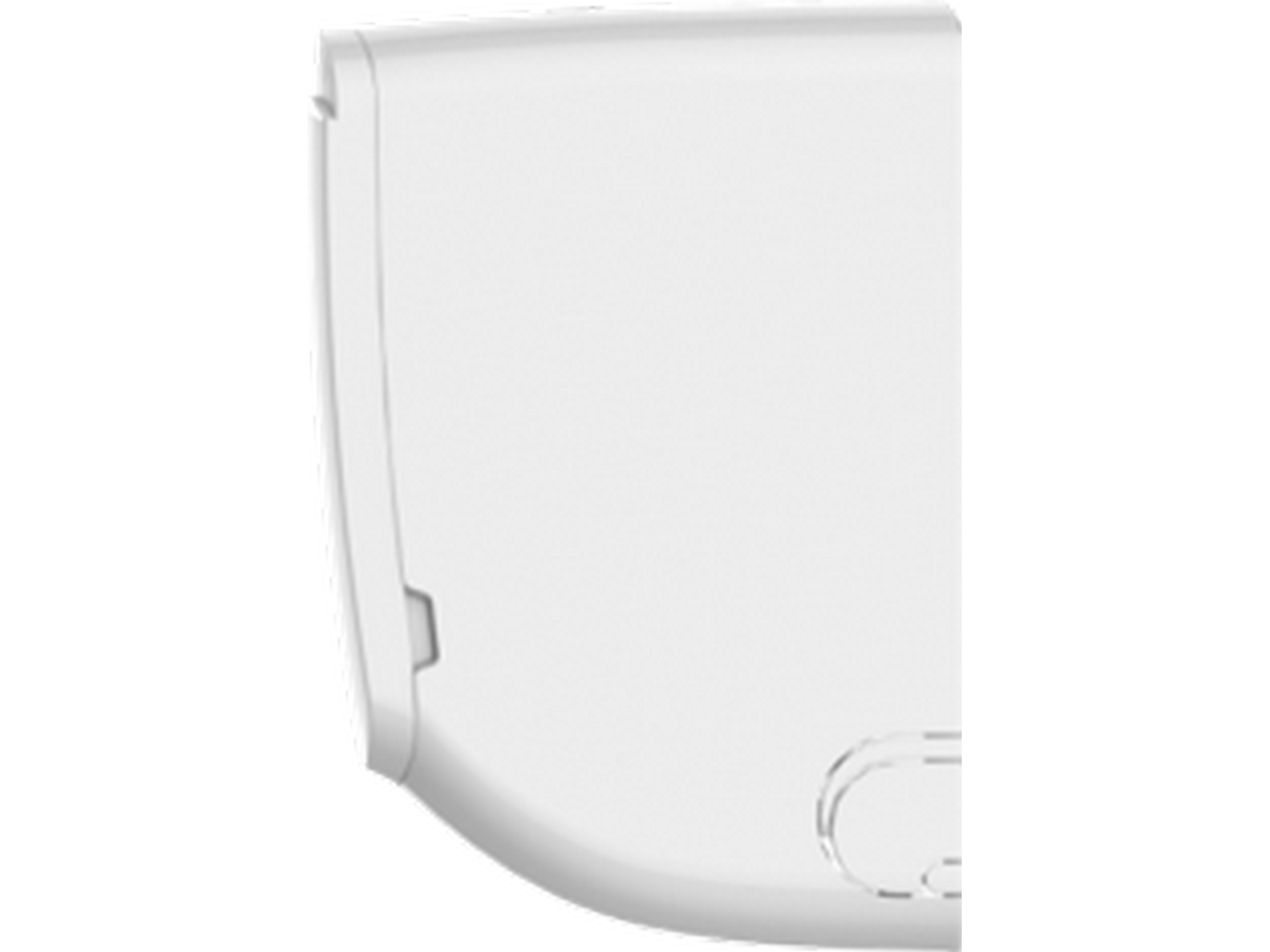 Primer plano de un aire acondicionado blanco, mostrando un lado curvo y un pequeño detalle de diseño.