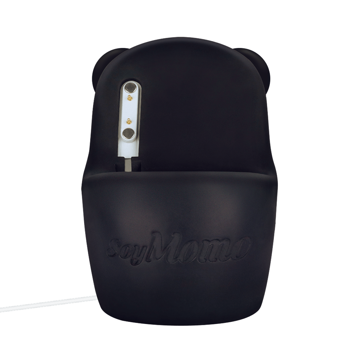 Un dispositivo soyMomo negro con un puerto de carga y un cable Lightning blanco. Tiene un diseño en forma de oso.