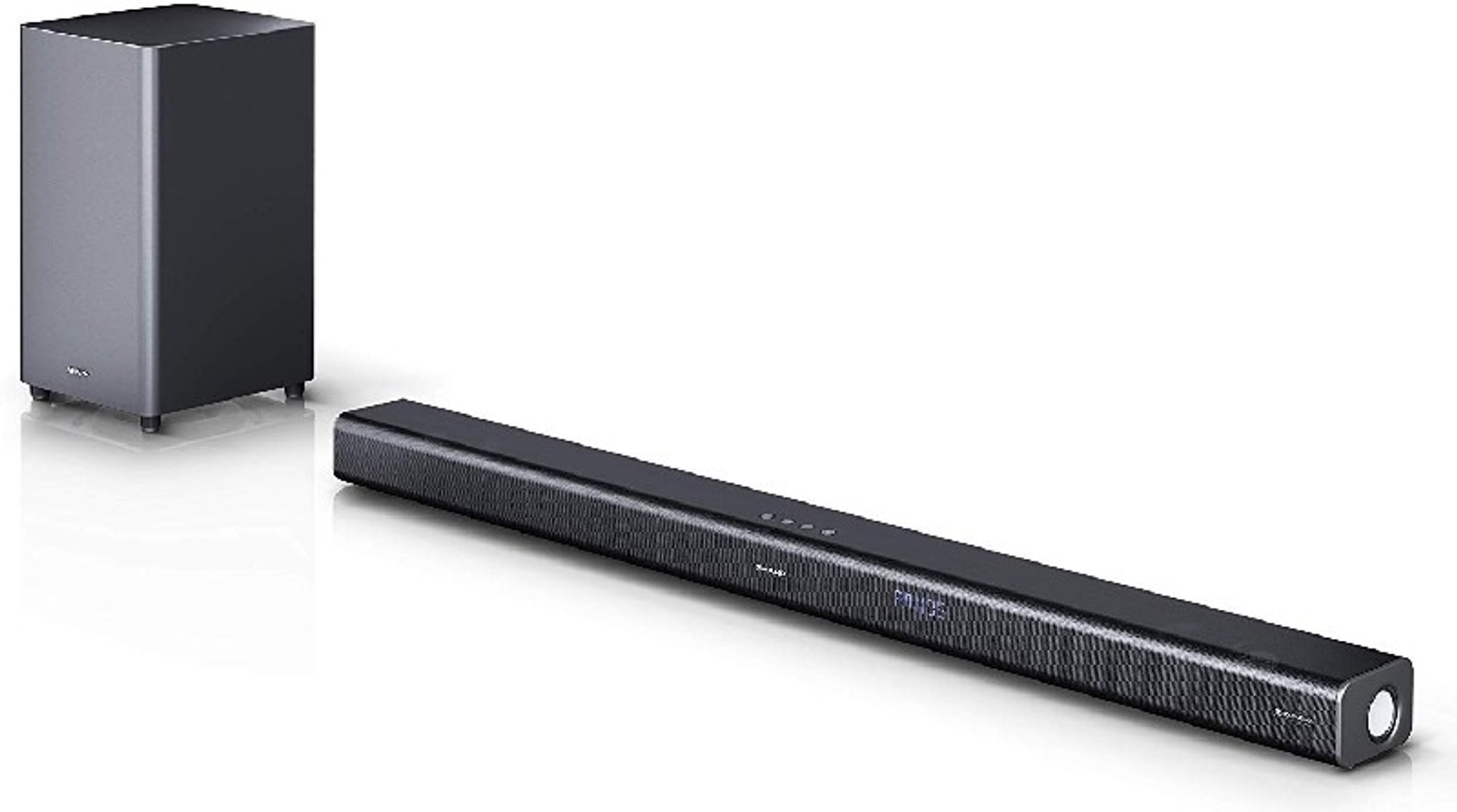 Une barre de son noire avec un caisson de basses, tous deux sur une surface blanche.