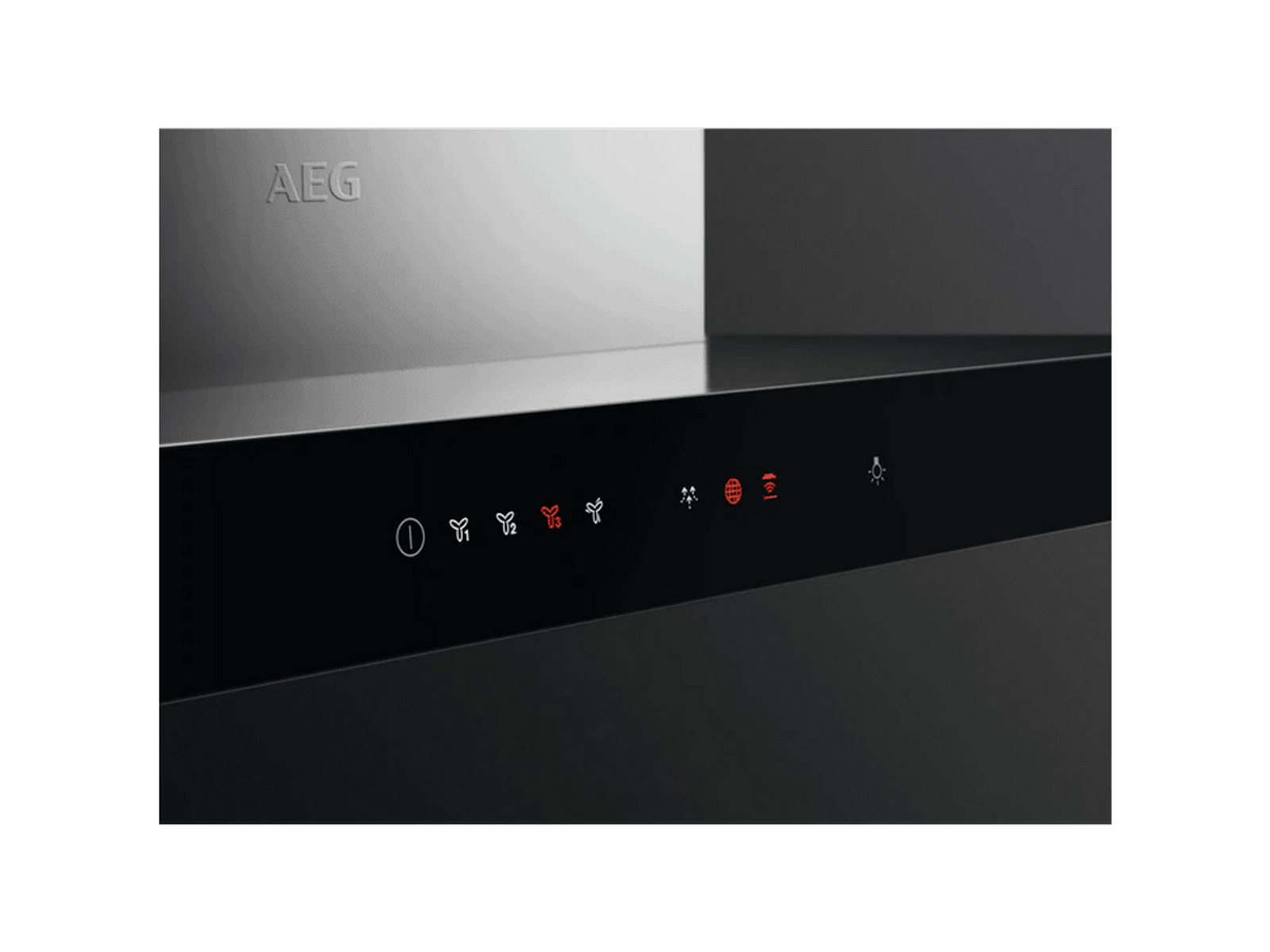 Extractor de cocina negro con luces rojas. La marca es AEG.