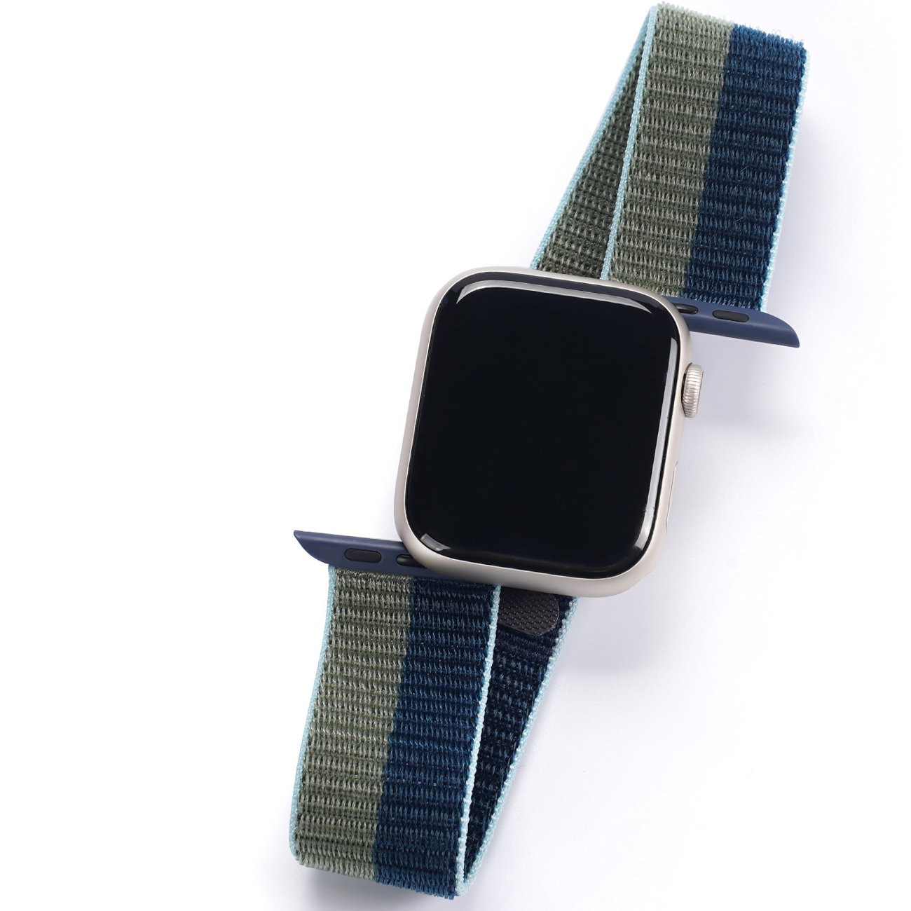 Smartwatch mit schwarzem Bildschirm und blau-grün gestreiftem Band.