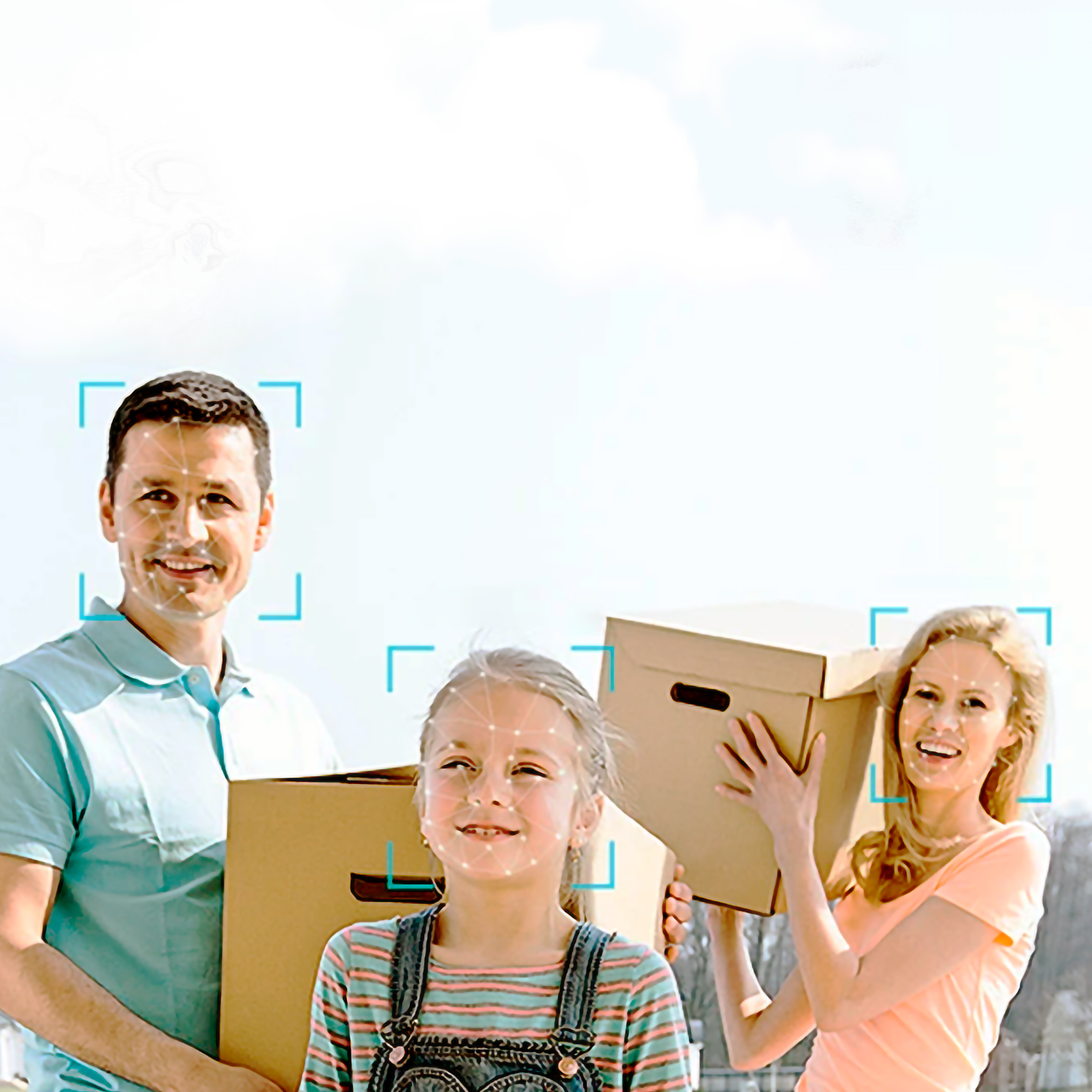 Familie mit Kisten. Gesichtserkennungsboxen auf Gesichtern. Vor einem Haus.