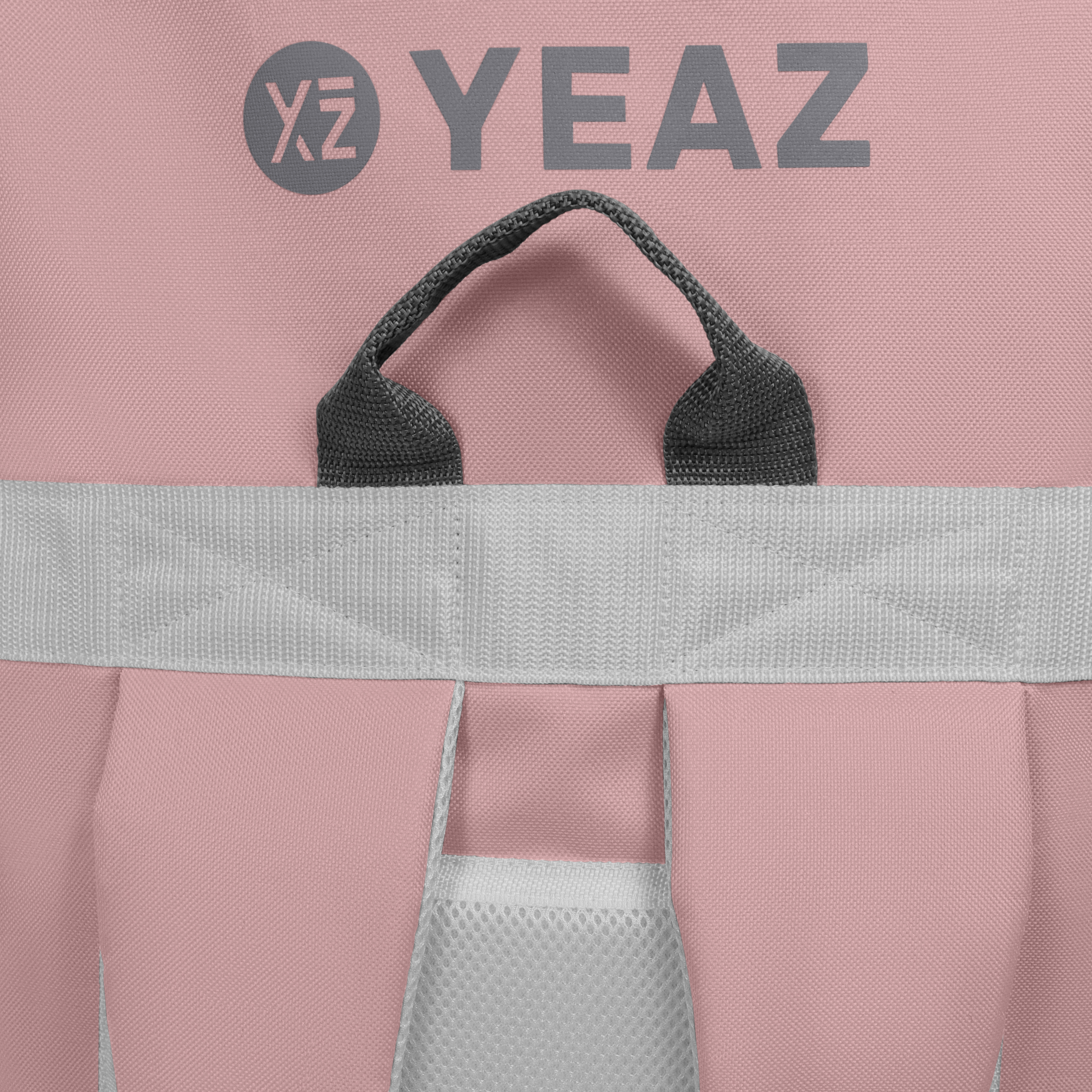 Rosa Rucksack mit grauen Details, die Marke YEAZ ist darauf.