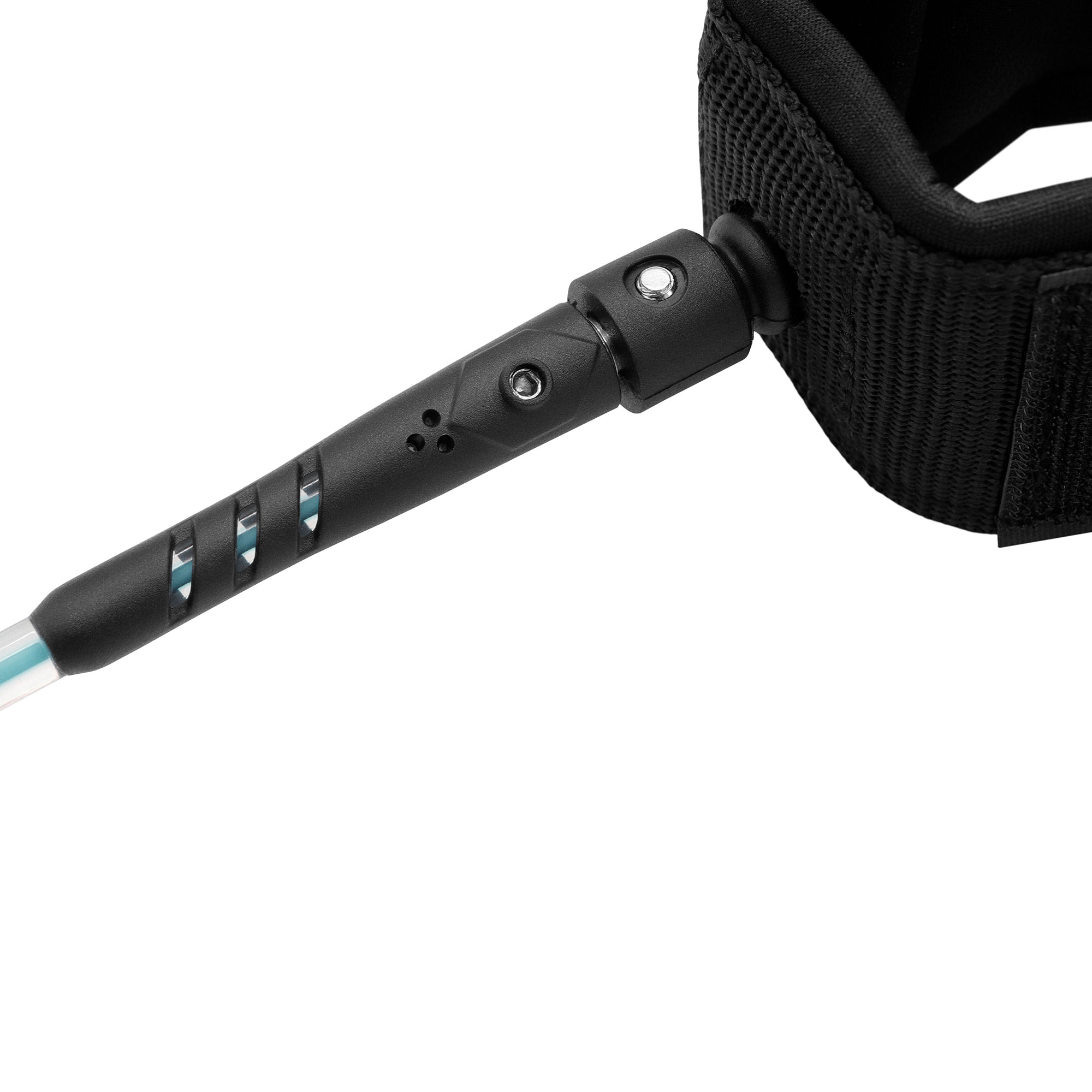 Nahaufnahme einer Surf-Leash-Verbindung, mit schwarzem Gurt und Schnur.