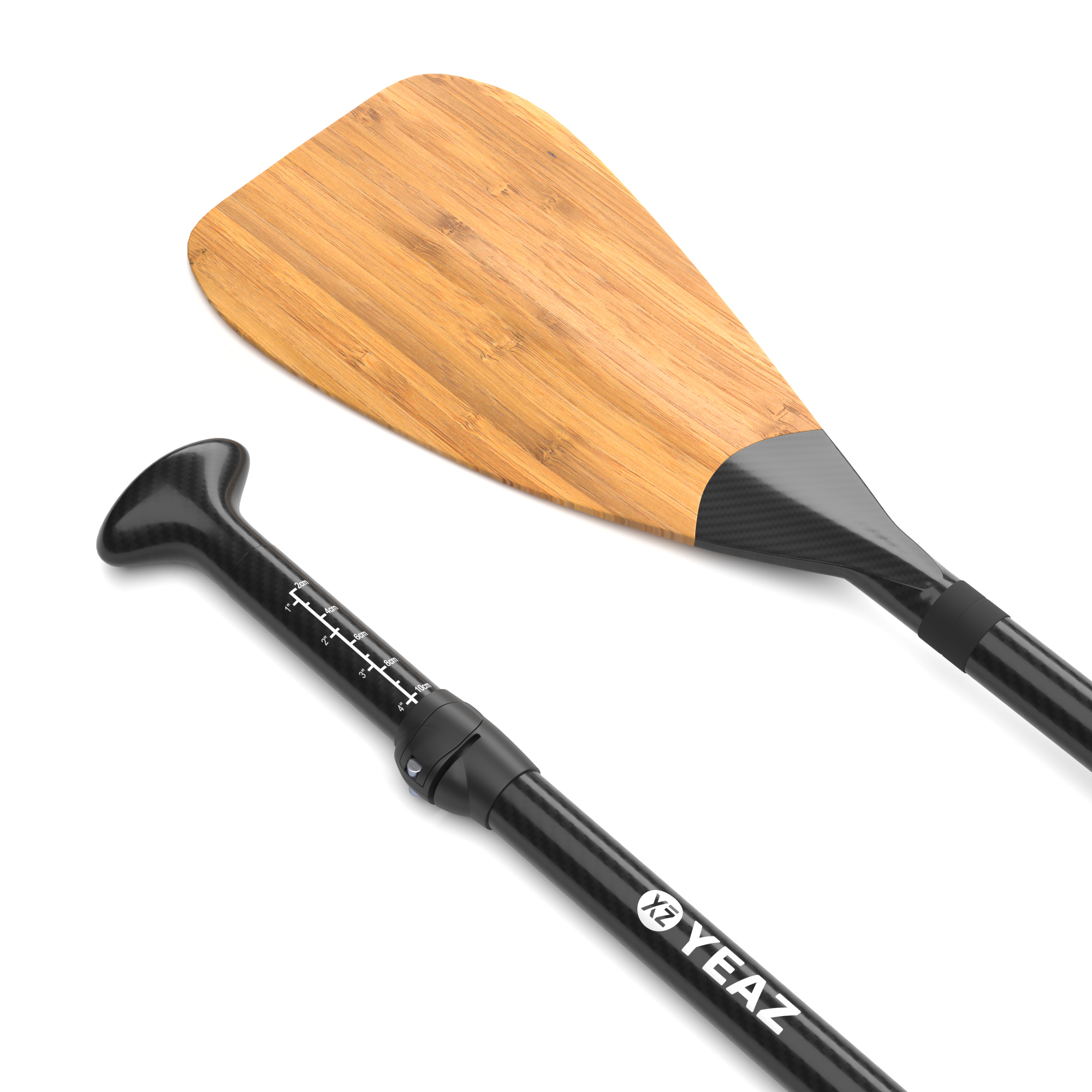 Paddel mit einer Holzschaufel und einem schwarzen, verstellbaren Griff, isoliert auf Weiß.