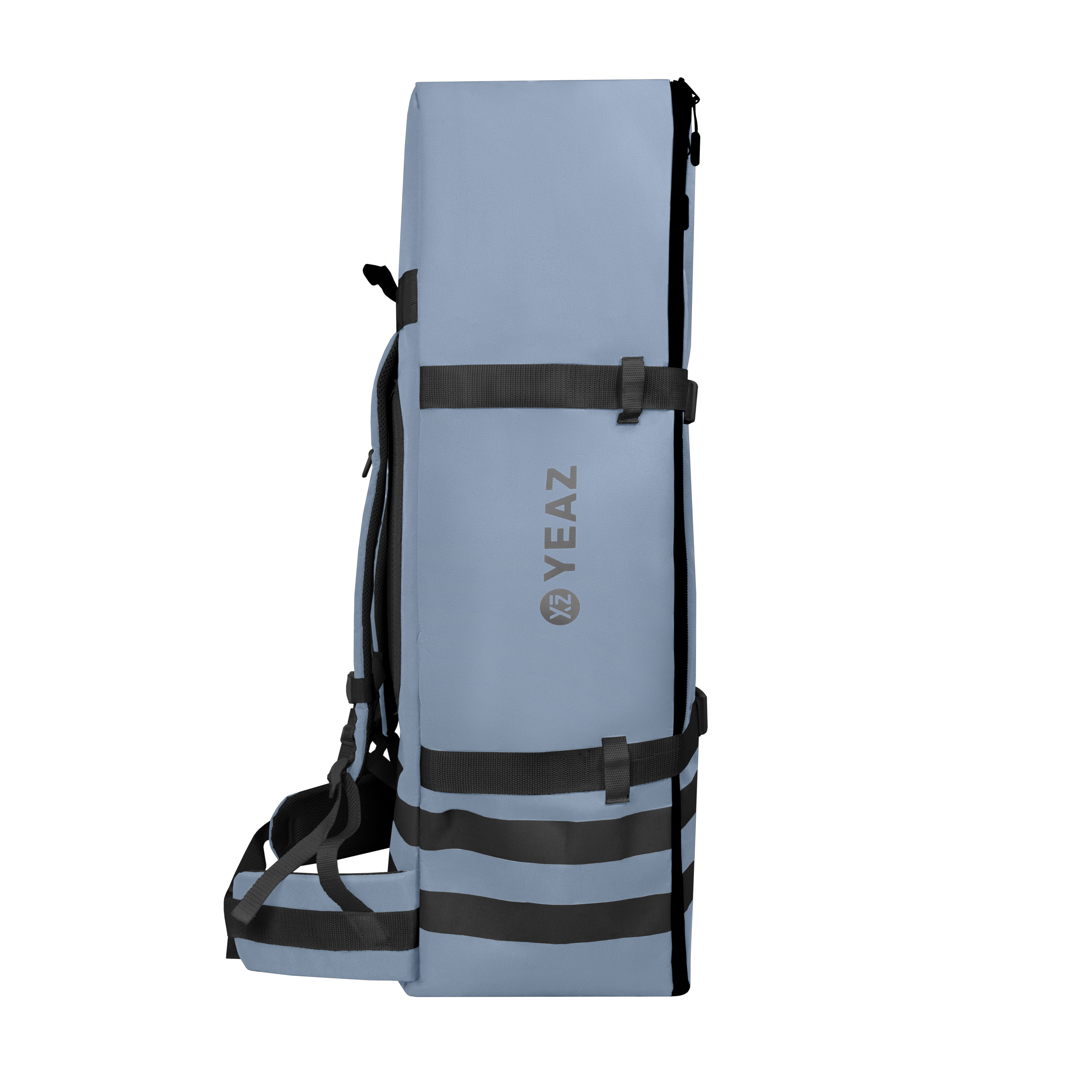Hellblauer Rucksack mit schwarzen Gurten und dem Text 'YEAZ'. Seitenansicht. Schwarze Gurte und Schnallen.
