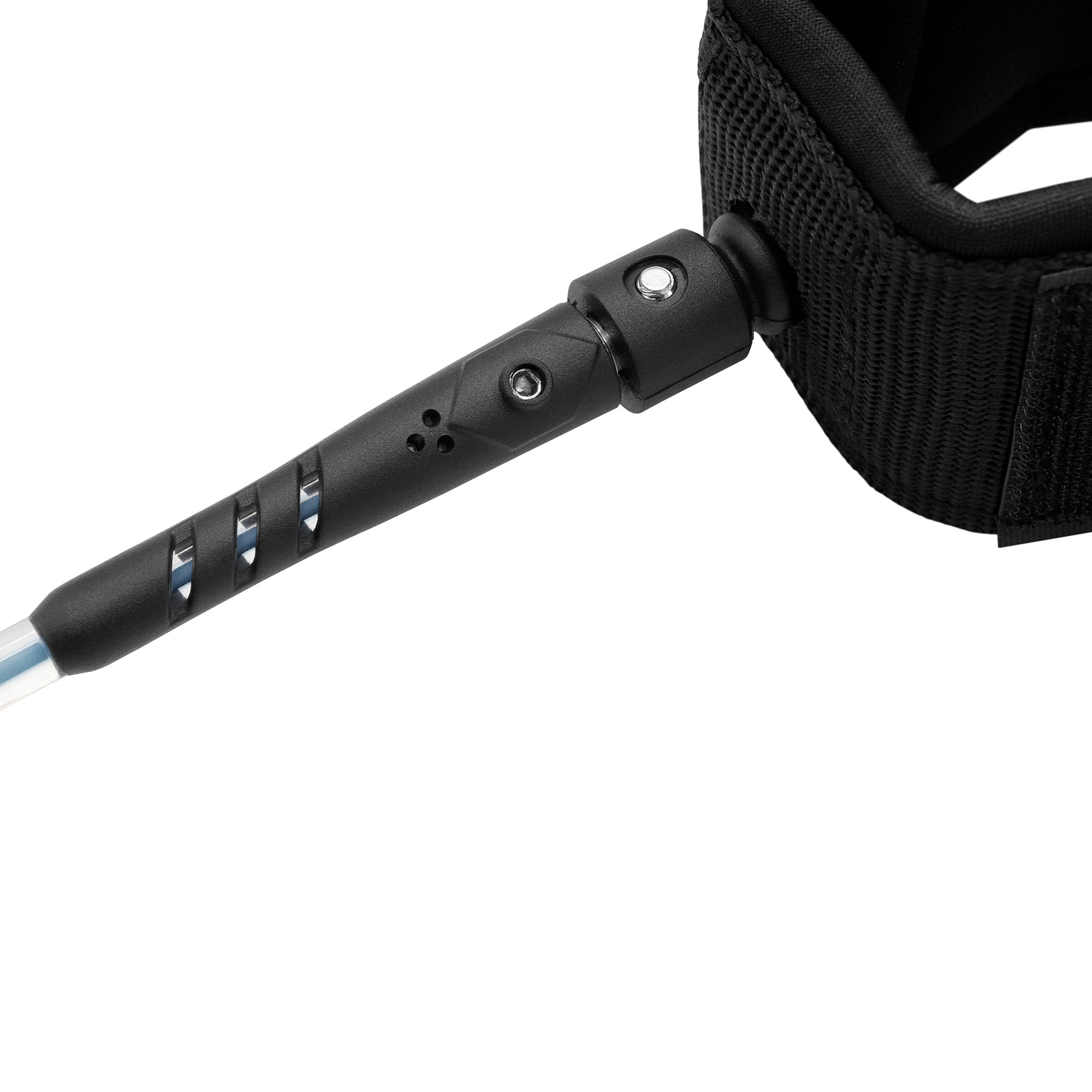 Nahaufnahme eines schwarzen Surf-Leash-Befestigungsteils. Zeigt einen Wirbel, Leash und Schnalle.