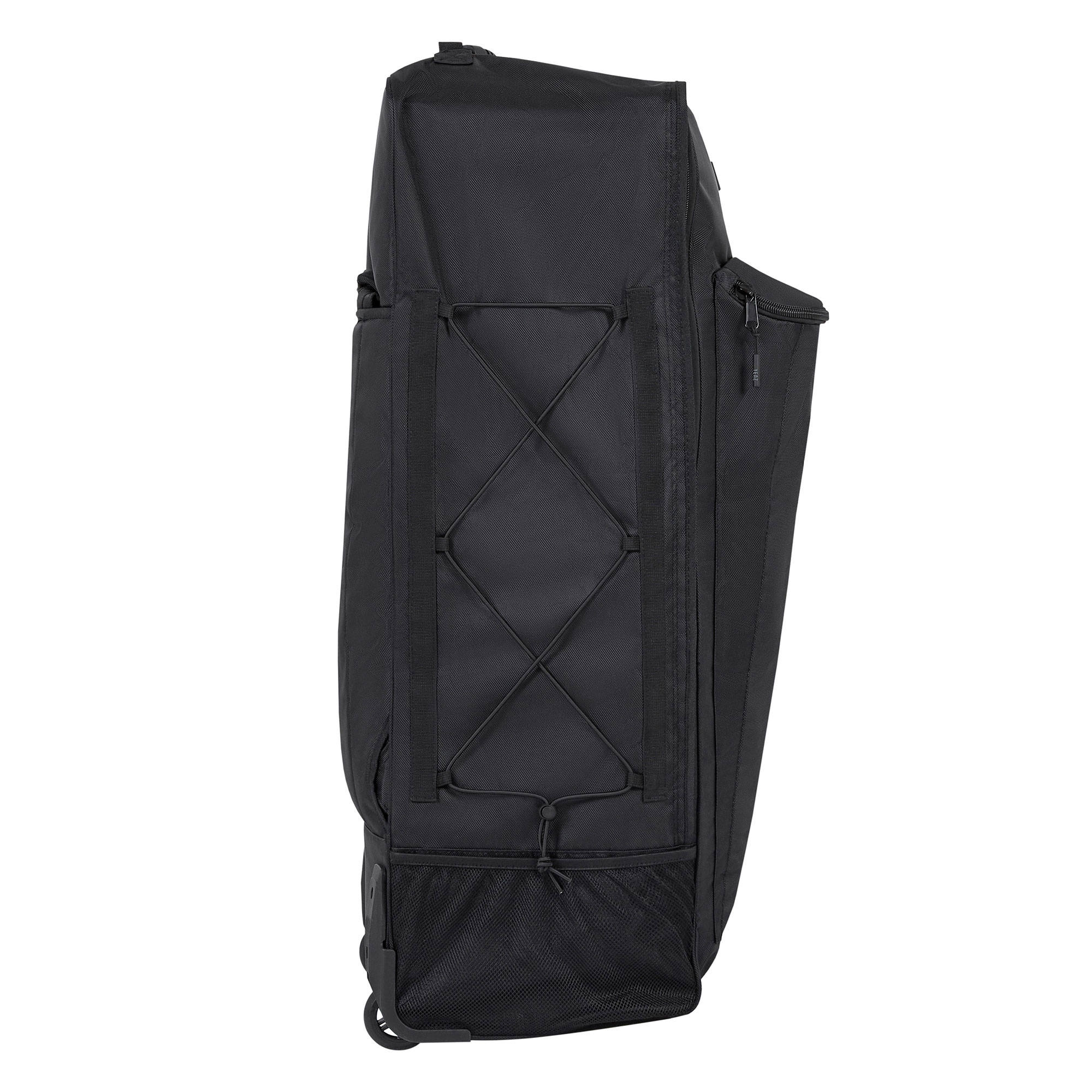 Un sac de bagage à roulettes rectangulaire noir avec un motif de bande élastique entrecroisée et une poche en filet en bas.
