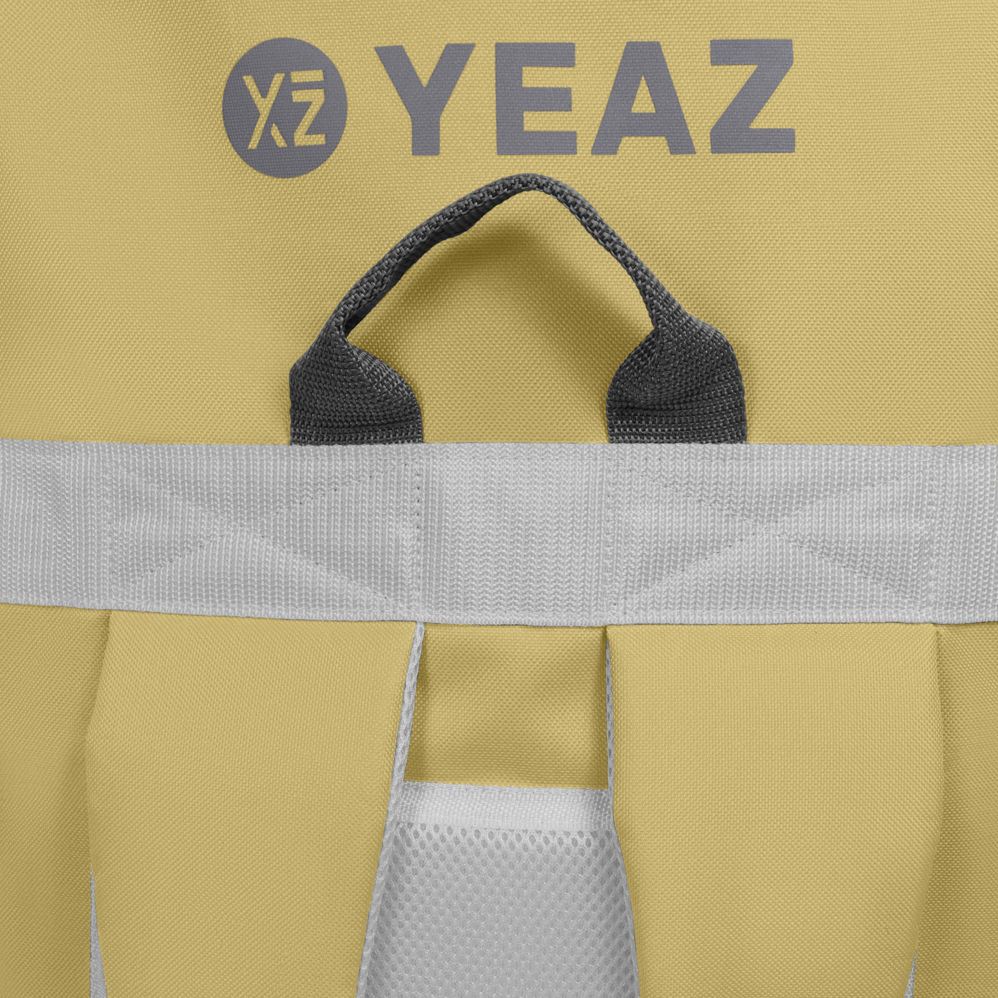 Gelber Rucksack mit grauen Akzenten und Text: XZ YEAZ. Grauer Griff und eine weiße Netztasche.