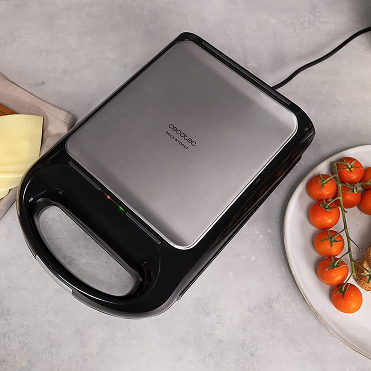 Palety kolorów dla sierści i odcieni skóry. Ptaszki wskazują akceptowane odcienie skóry.