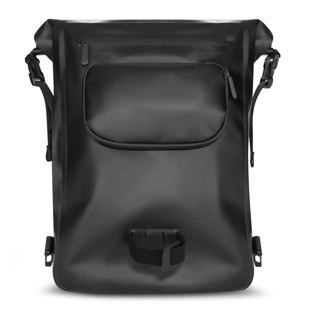 Schwarzer wasserdichter Rucksack mit Vordertasche und Schnallen. Er steht aufrecht.