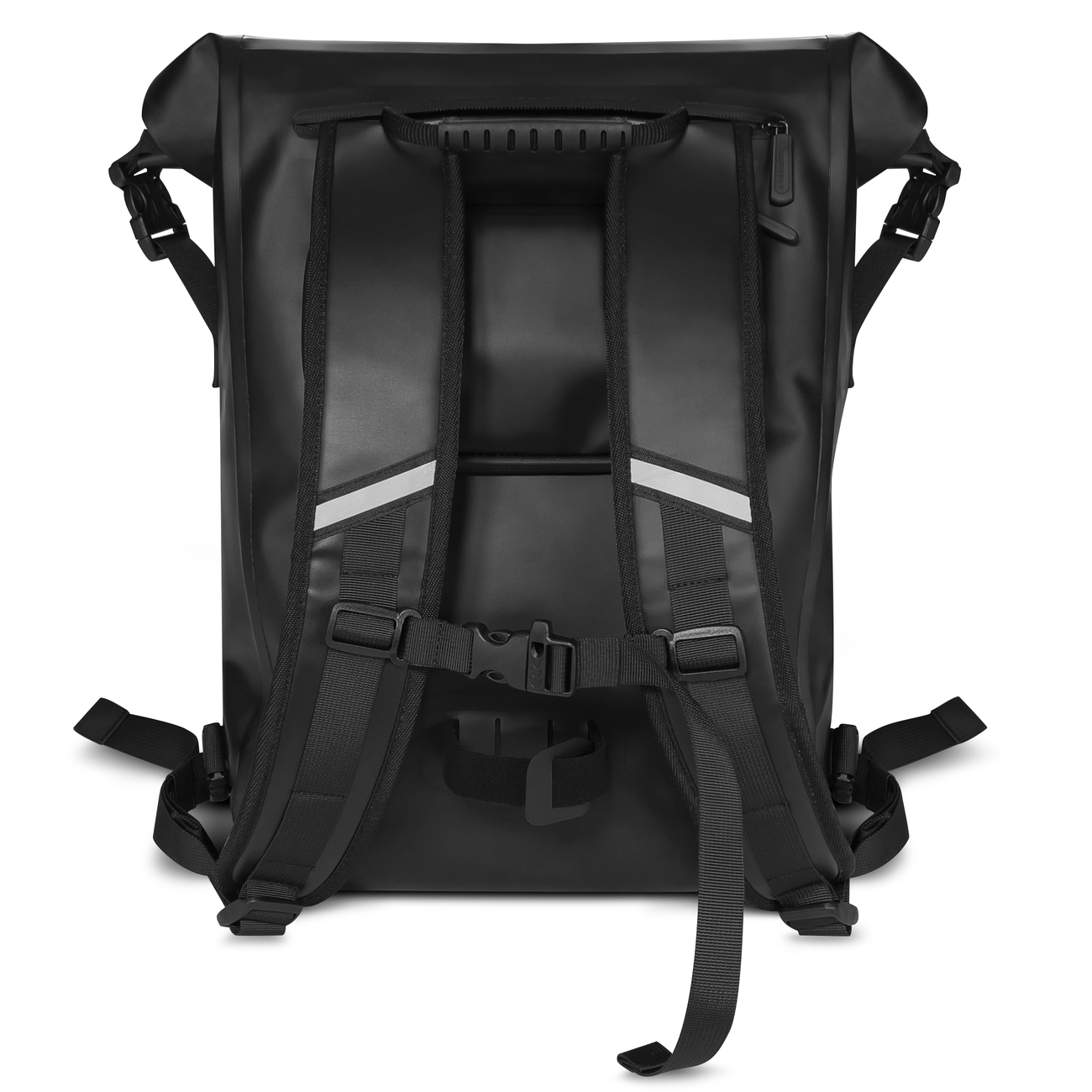 Ein schwarzer, wasserdichter Rucksack mit mehreren Gurten, einem reflektierenden Streifen und einem Rolltop-Verschluss.