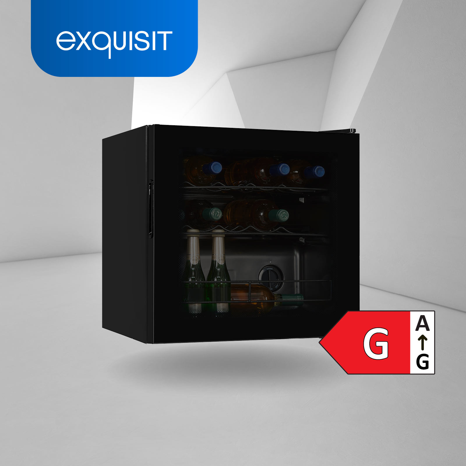 Ein schwarzer Minikühlschrank mit dem Wort "exquisit" oben. Innen befinden sich Weinflaschen.