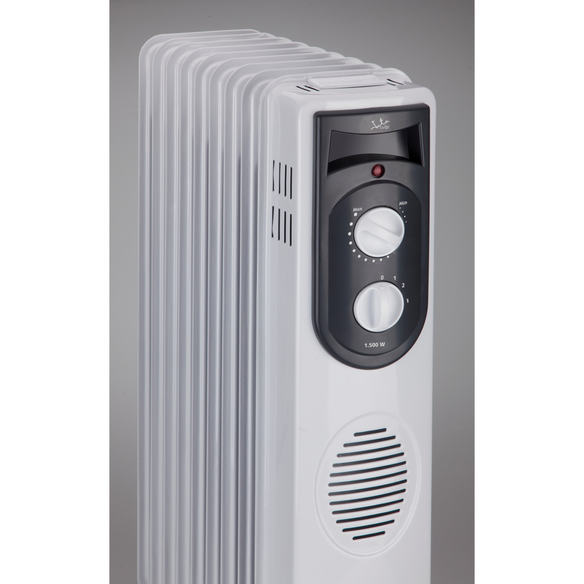 Radiador de aceite blanco con panel de control. Tiene un panel negro y una luz roja.