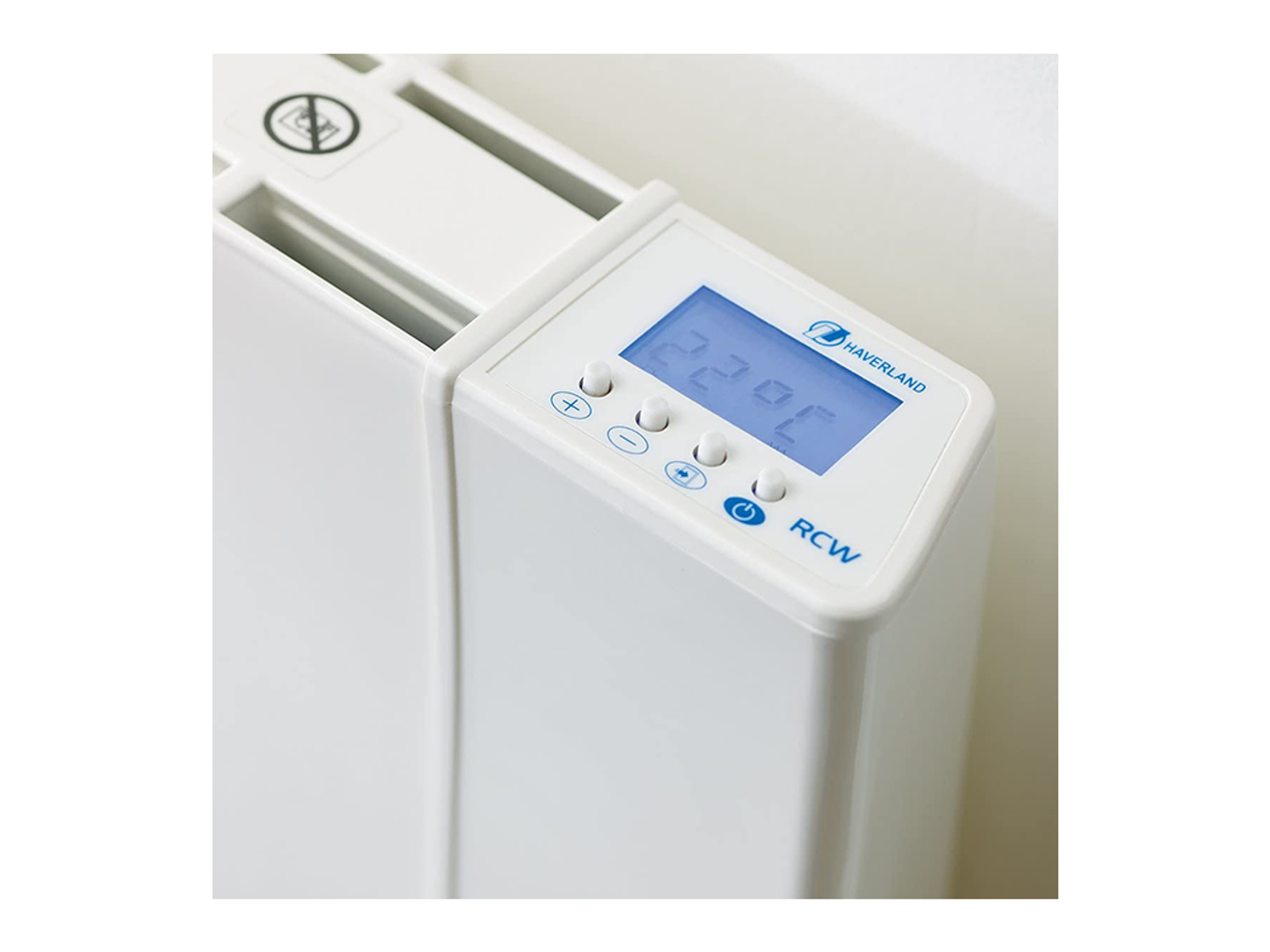 Un calefactor blanco Haverland con una pantalla digital que muestra 22 grados Celsius.