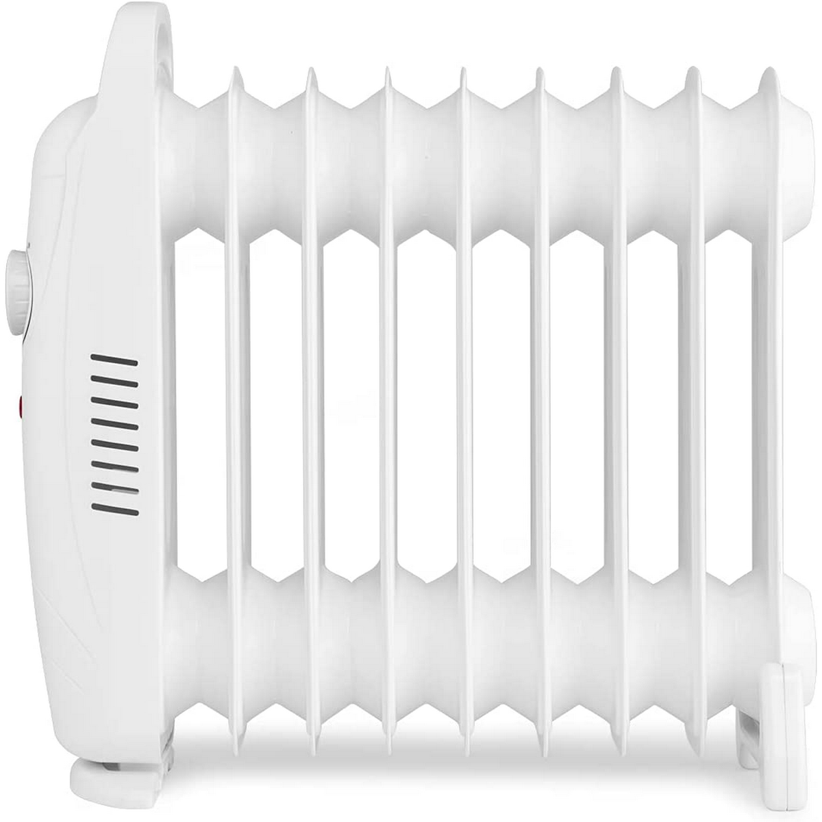 Biały grzejnik olejowy, widok z boku. Pionowe żebra, uchwyt u góry, przycisk zasilania i kontrolka.