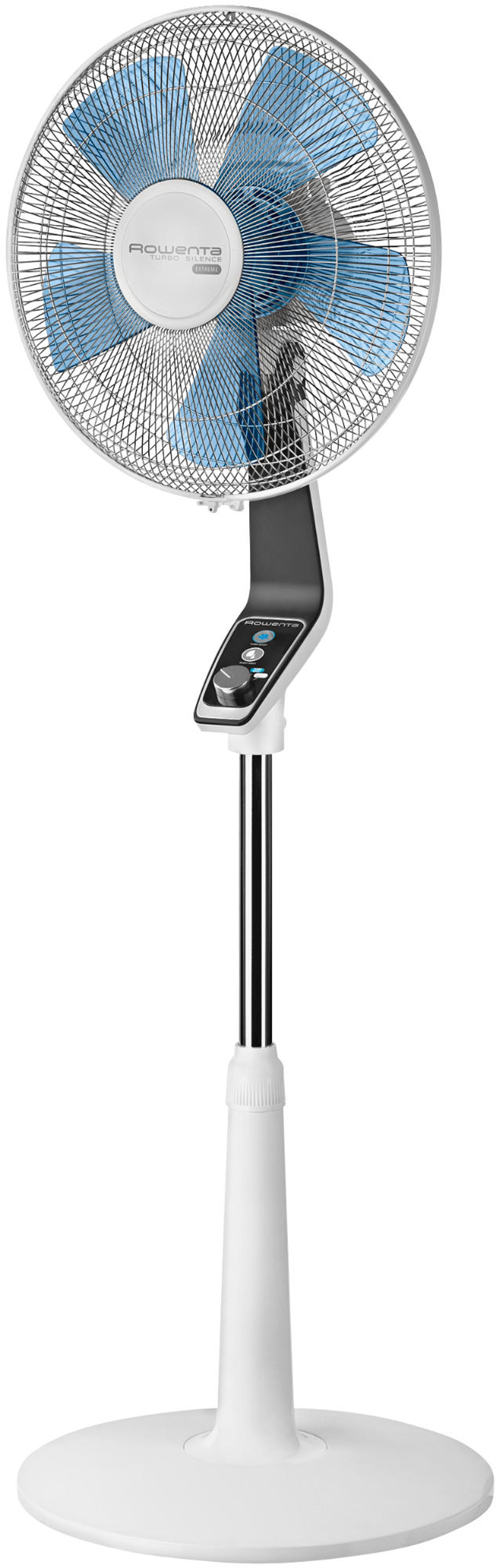 Biały wentylator stojący z niebieskimi łopatkami i czarnymi elementami sterującymi. Znajduje się na białej podstawie.