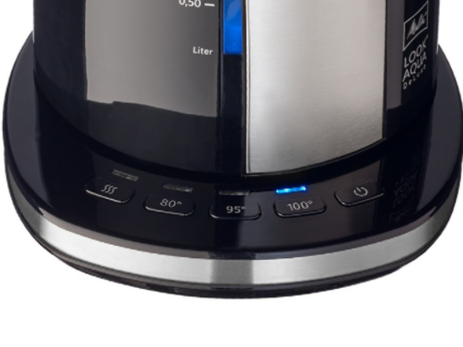 Zbliżenie czarnego i srebrnego czajnika elektrycznego z przyciskami.