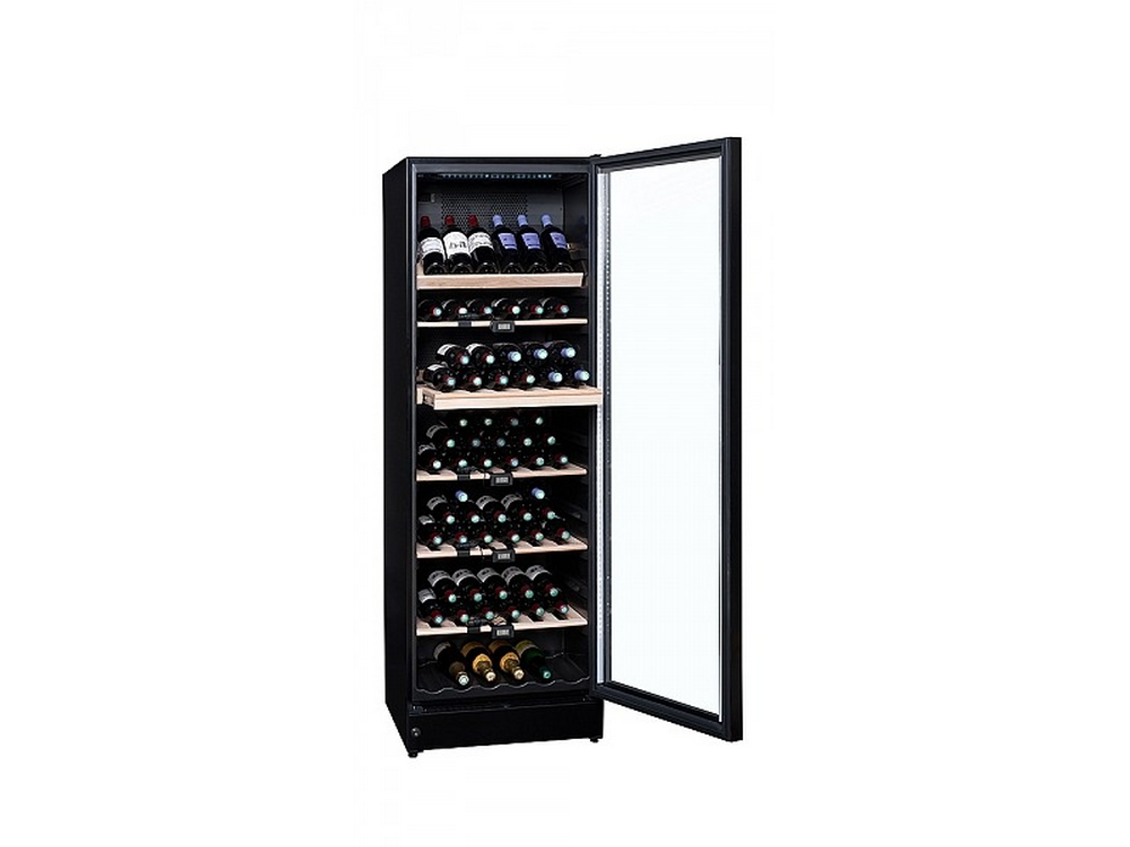 Vinoteca negra con puerta de cristal, llena de botellas de vino. Fondo blanco.