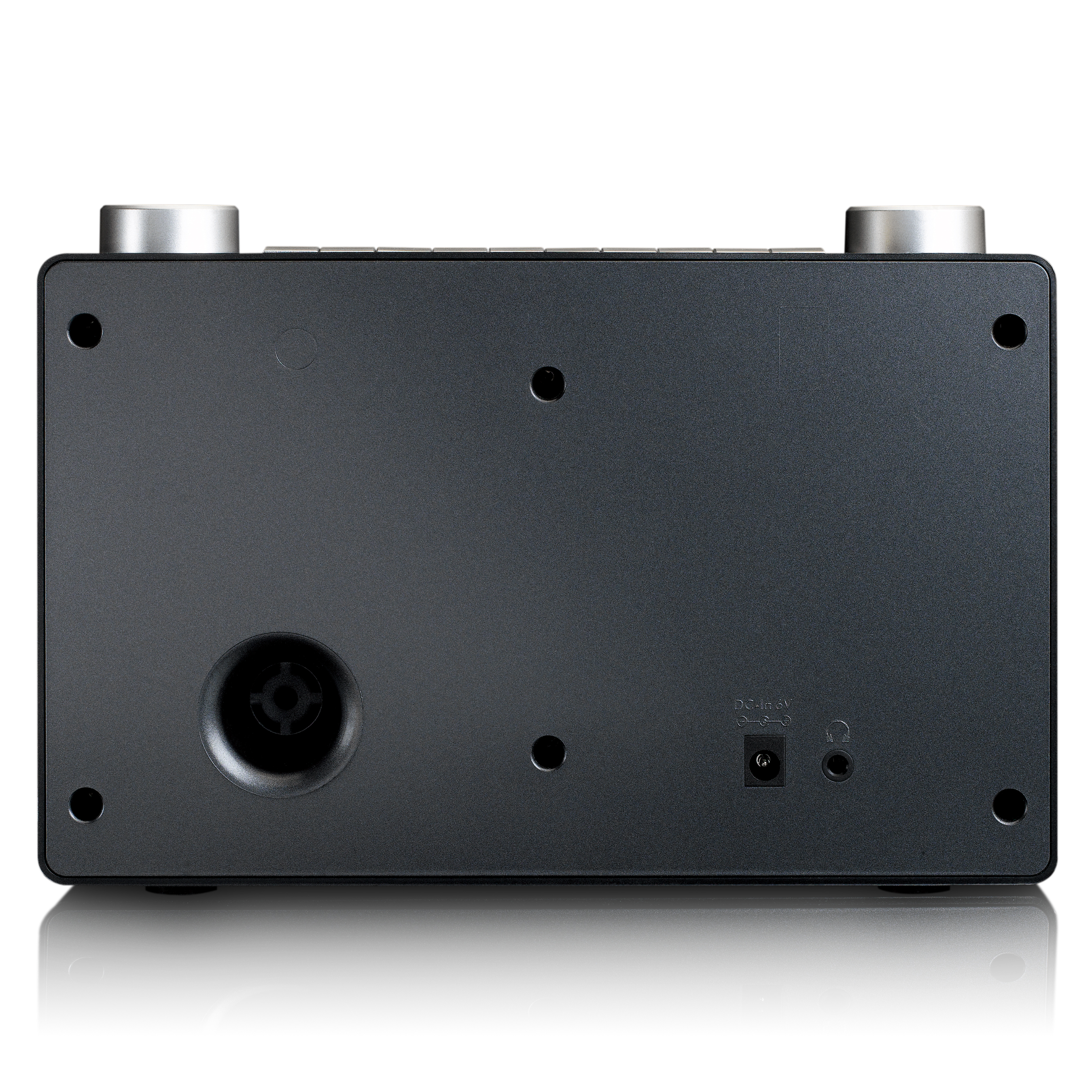 Tył czarnego urządzenia elektronicznego z różnymi portami.