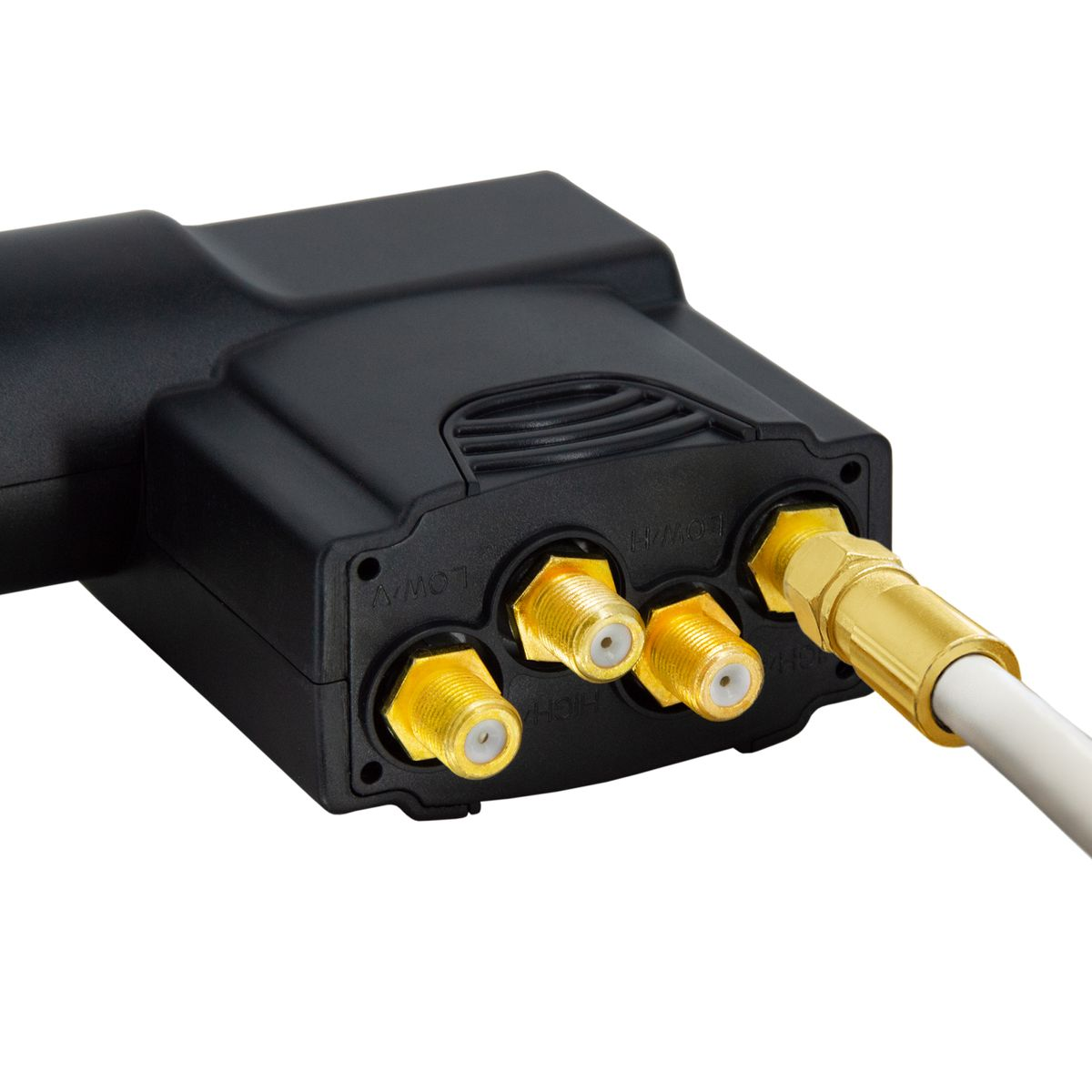 Schwarzes elektronisches Gerät mit mehreren goldfarbenen Anschlüssen, weißer Hintergrund.