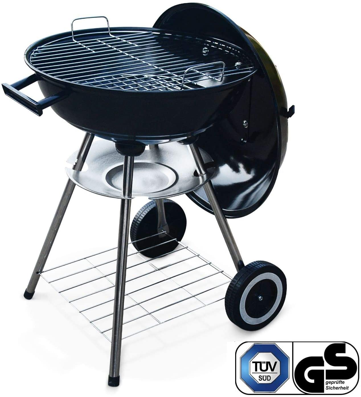 Schwarzer Außengrill mit offenem Deckel. Silberner Innenraum und ein Regal. Weißer Hintergrund.