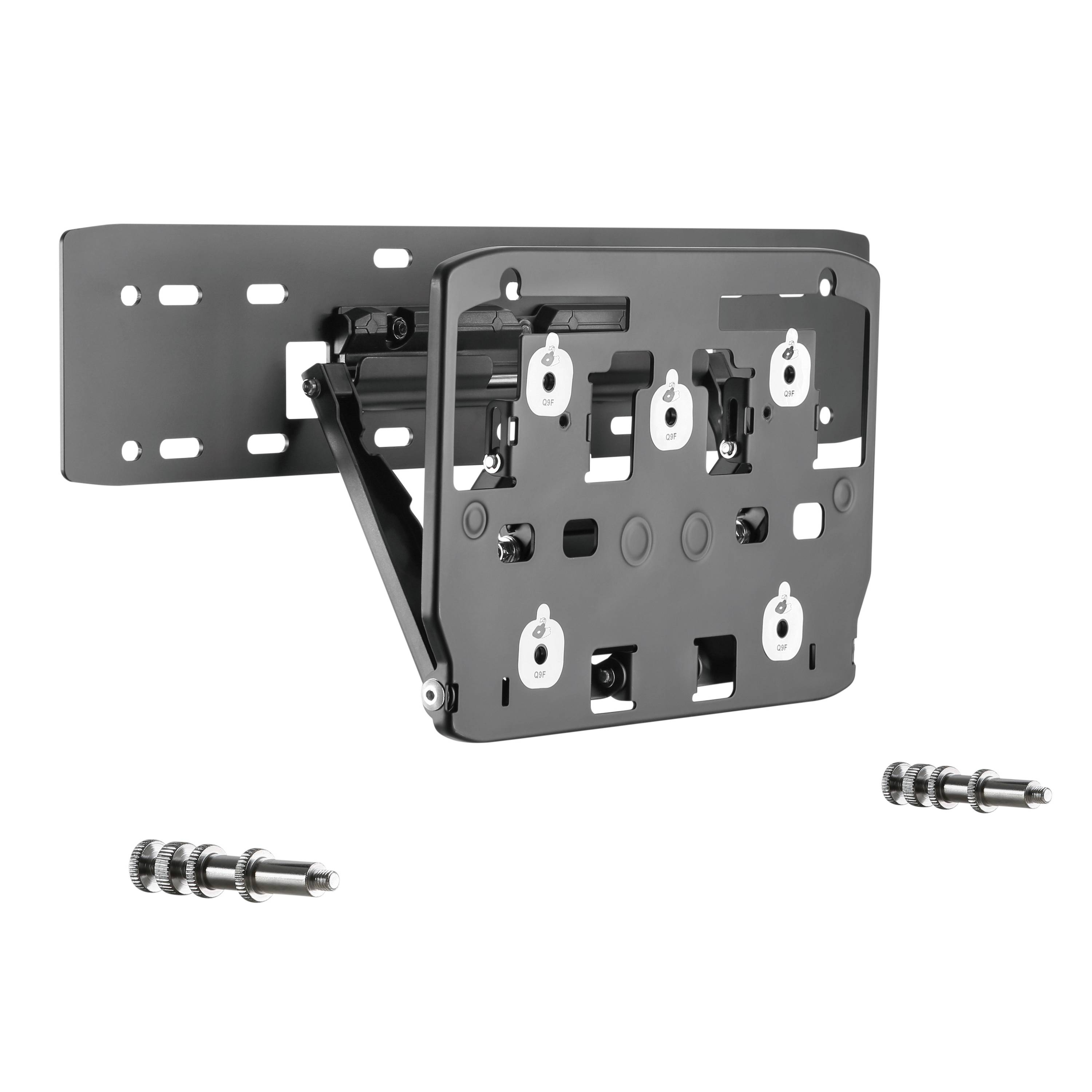 Eine schwarze TV-Wandhalterung mit Halterungen und Schrauben auf weißem Hintergrund.