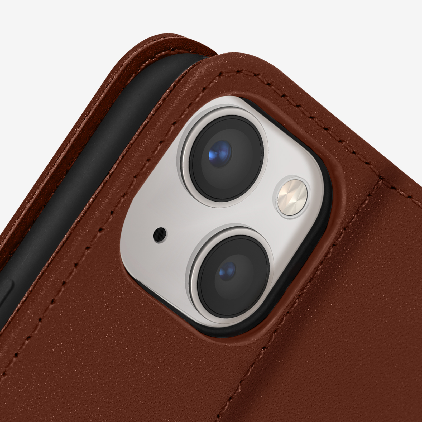 Close-up van een bruine leren telefoonhoes met cameralenzen.