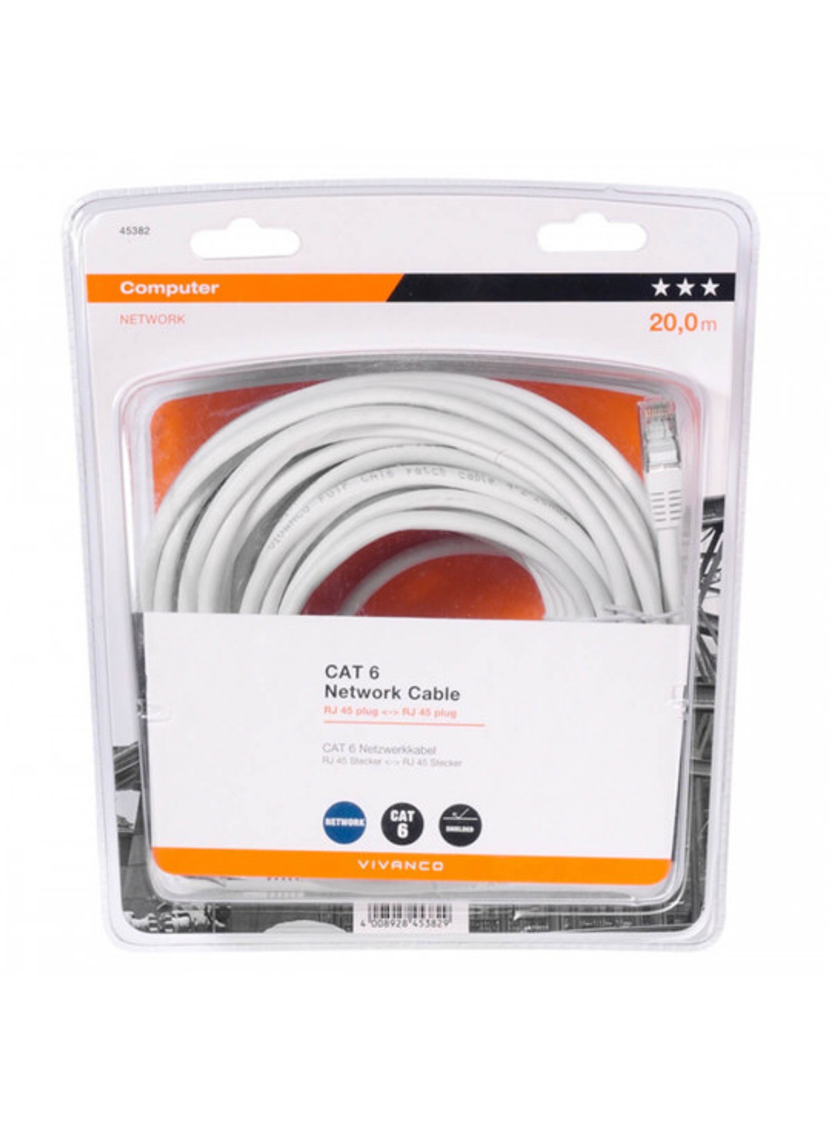 Un cable de red blanco dentro de un paquete de plástico, sobre fondo blanco.