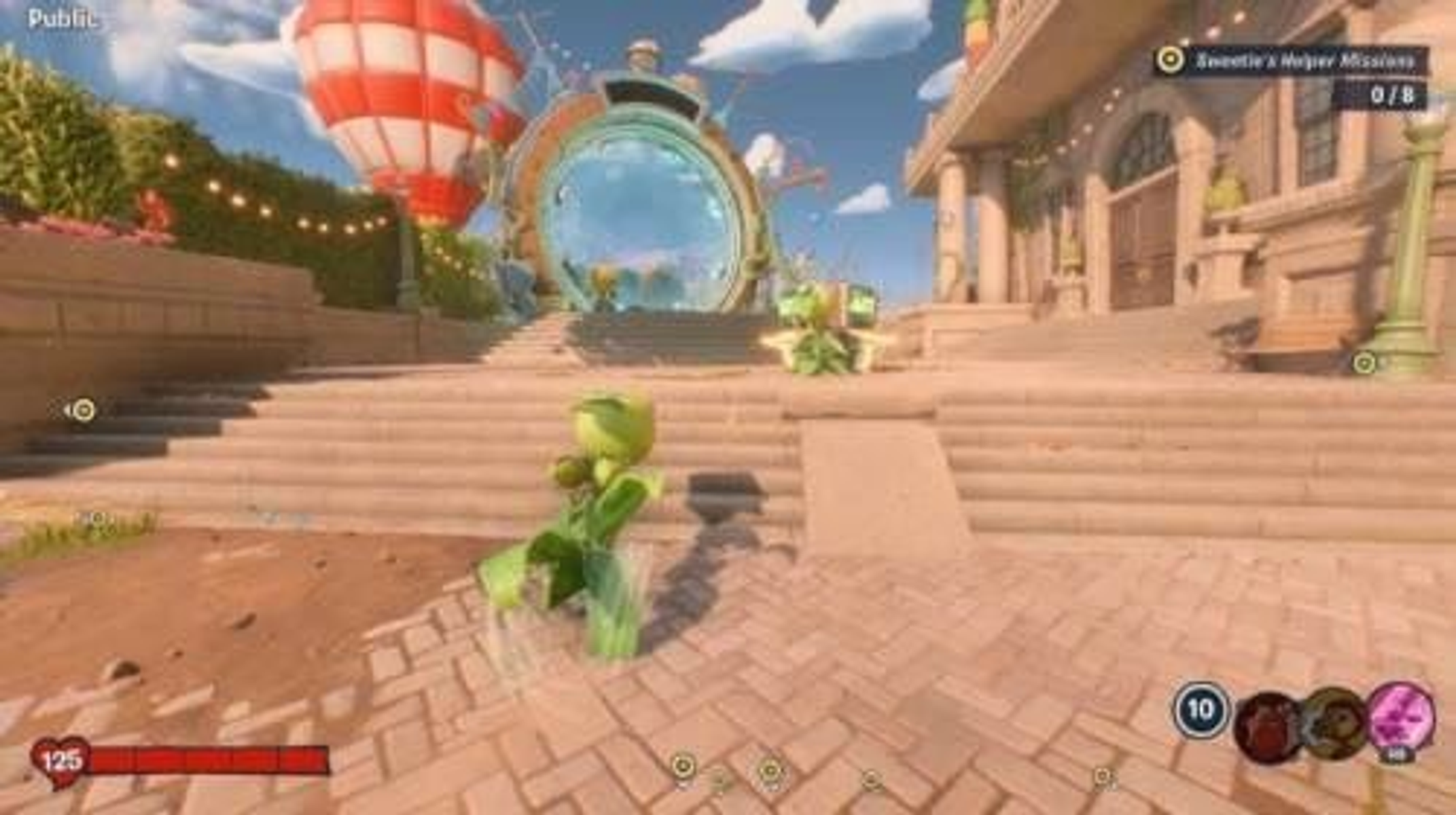 Un personaje verde parecido a una planta corriendo hacia una estructura grande, día soleado, interfaz del juego abajo a la izquierda.