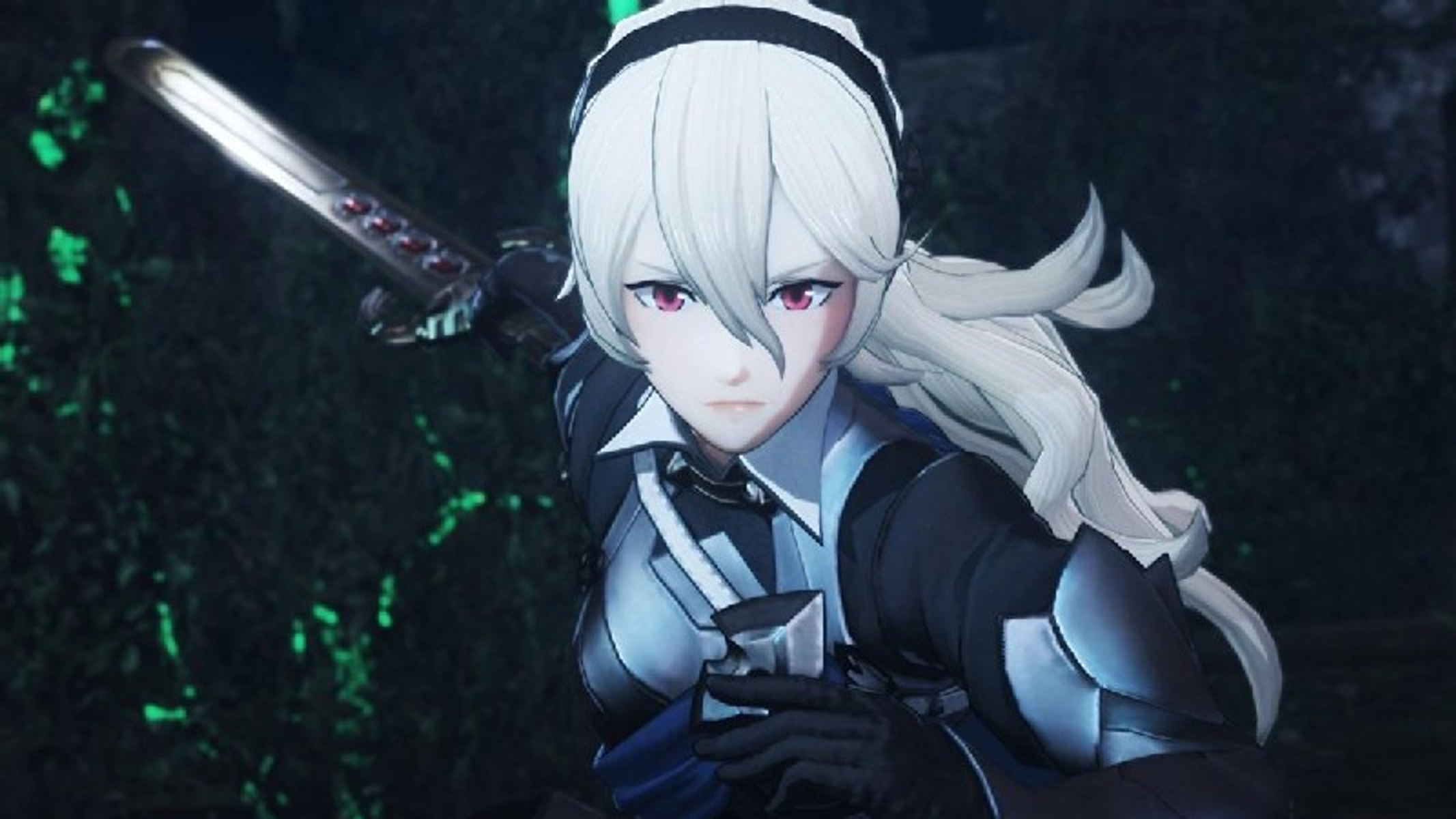 Mujer anime con cabello blanco y una espada. Está mirando a la cámara.