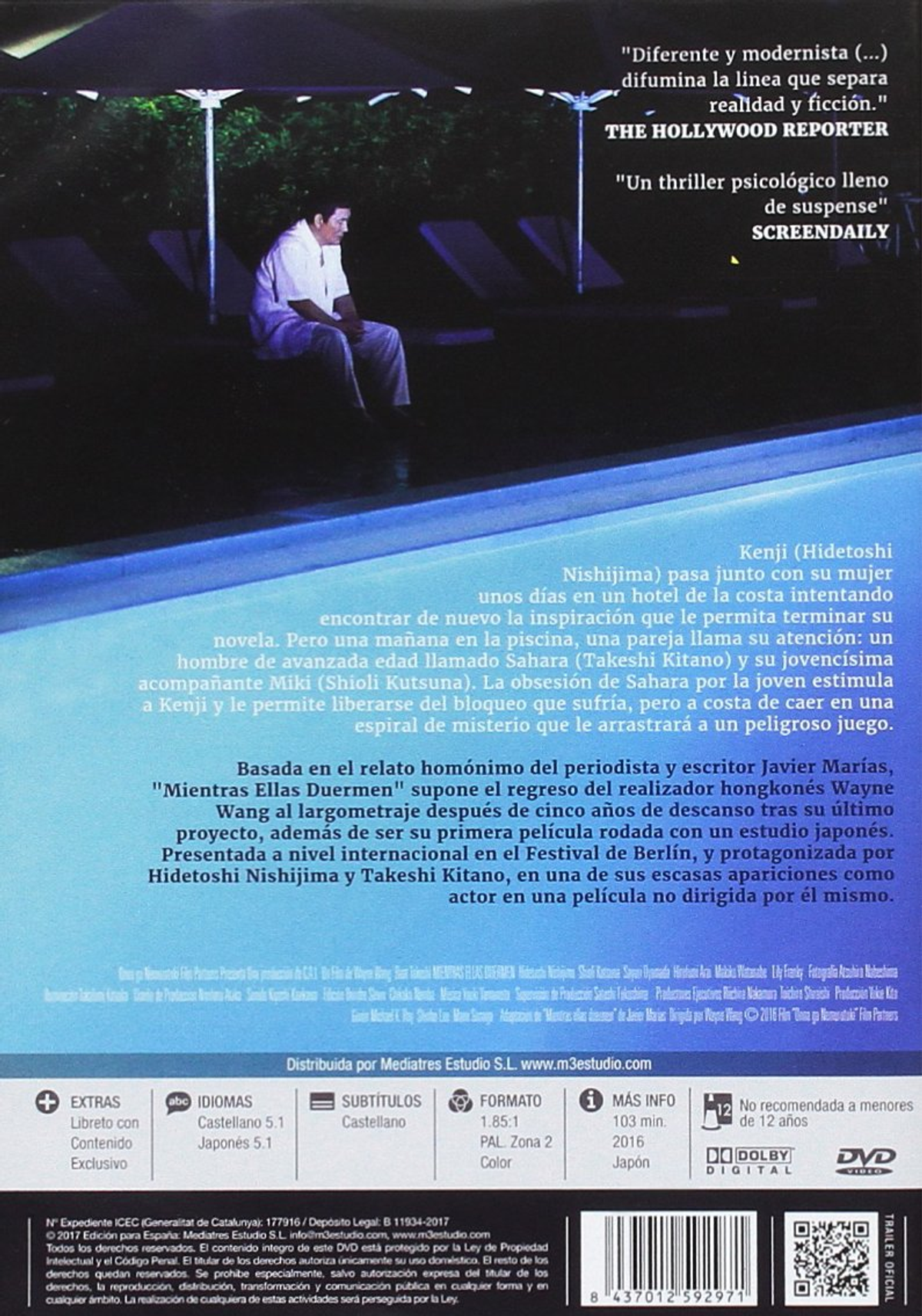 Parte trasera de una caja de DVD con texto sobre una escena de película.